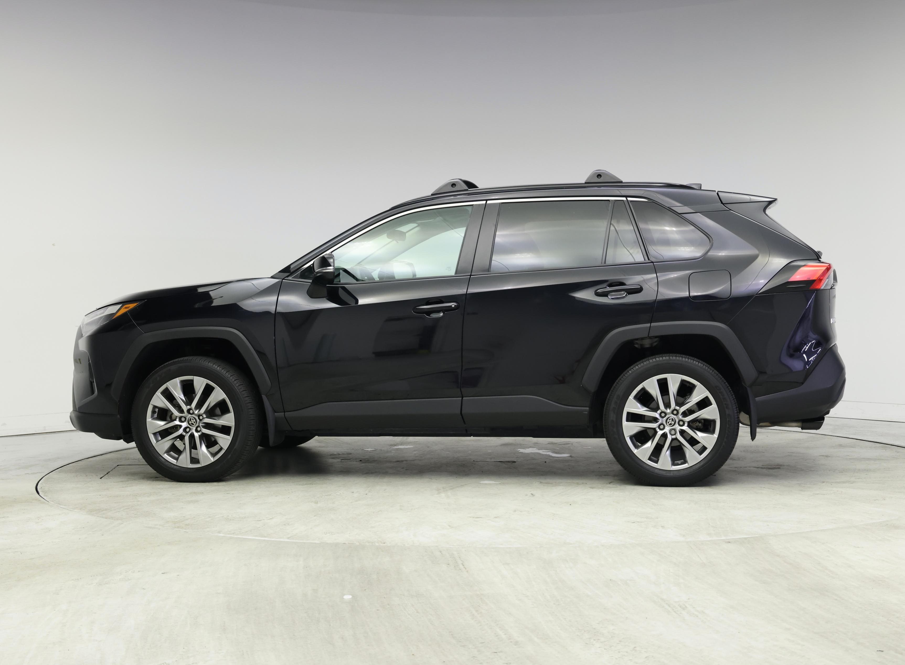 Thumbnail: 2022 Toyota RAV4 - 3