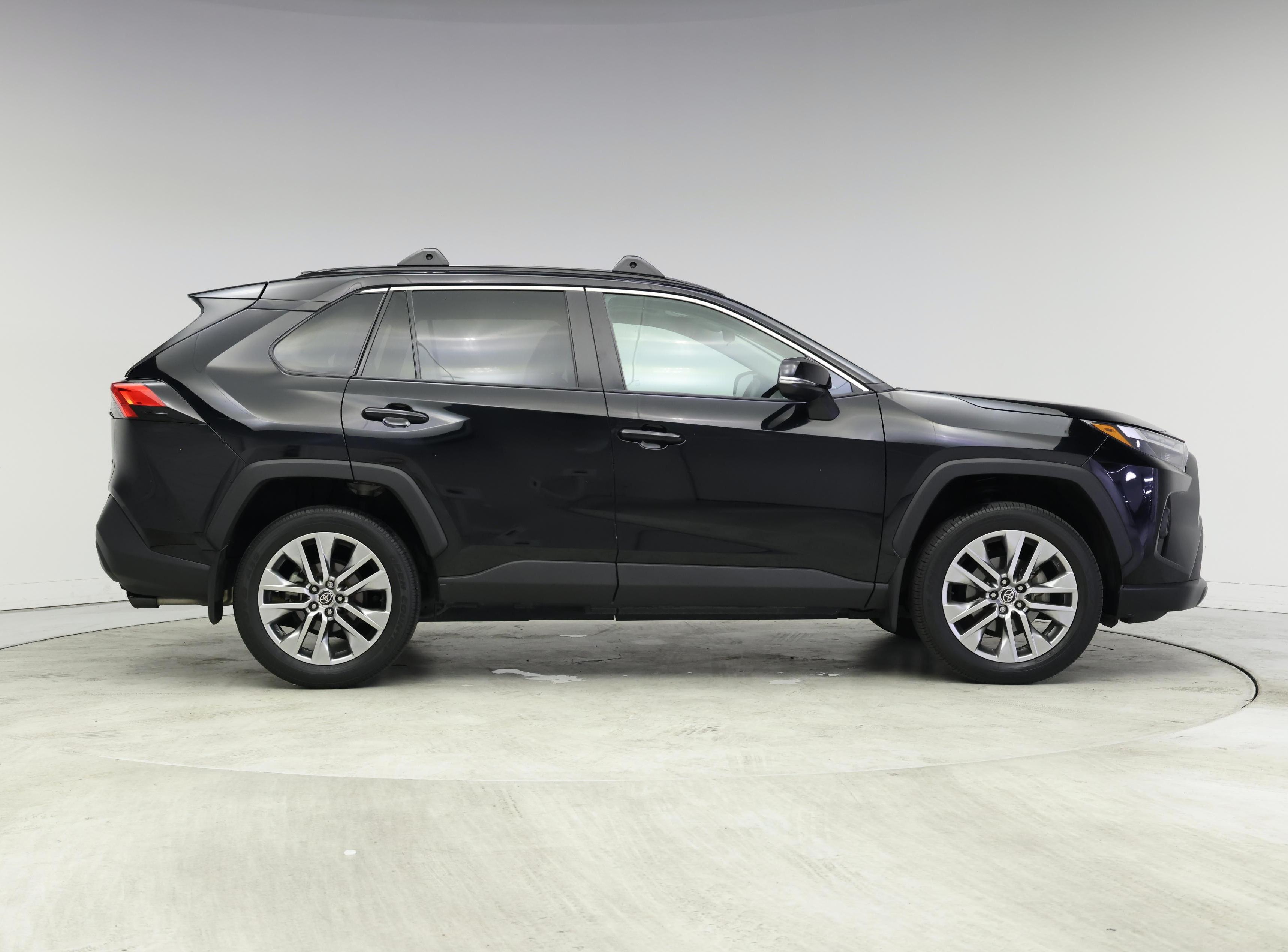 Thumbnail: 2022 Toyota RAV4 - 7