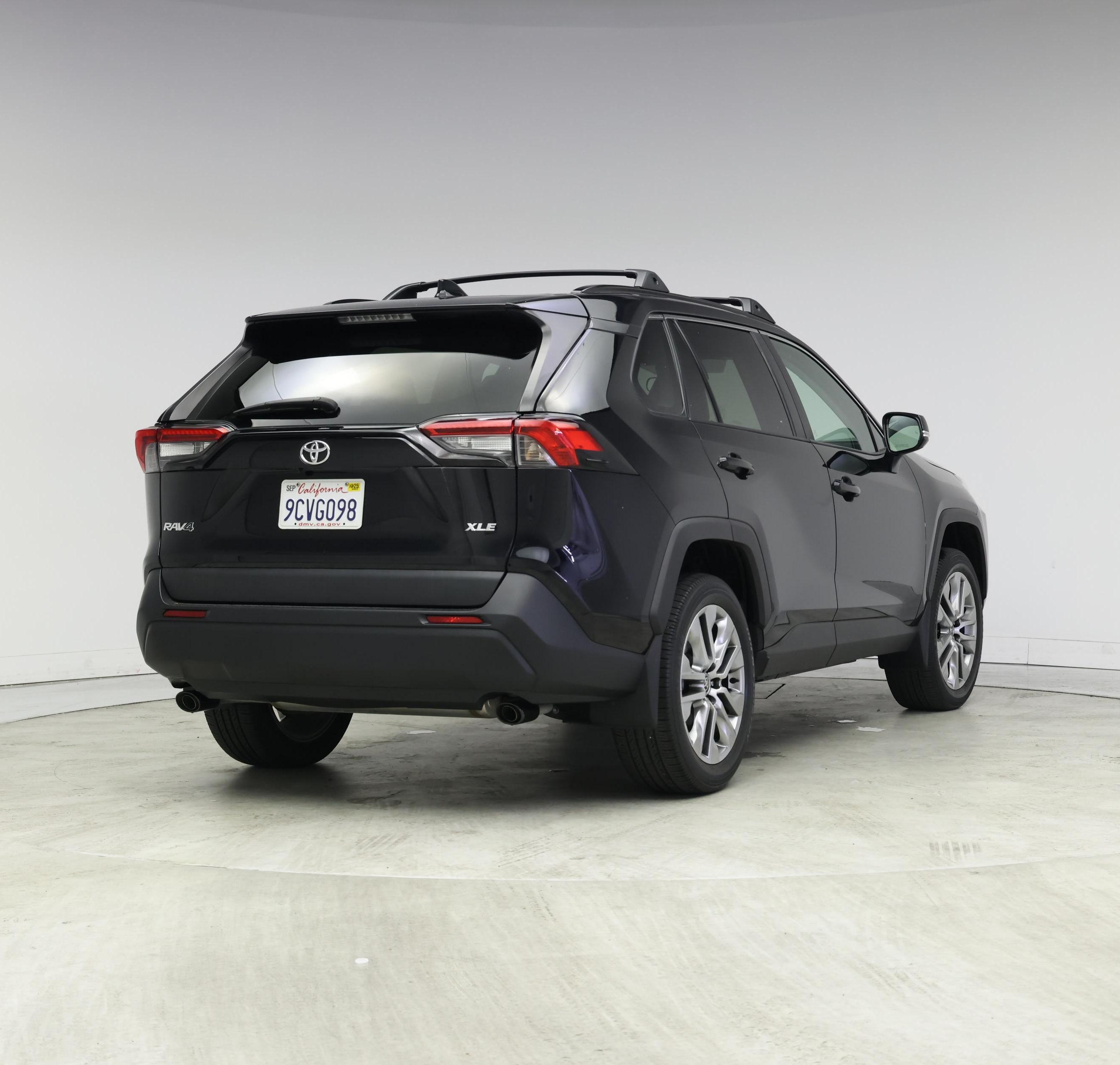 Thumbnail: 2022 Toyota RAV4 - 8