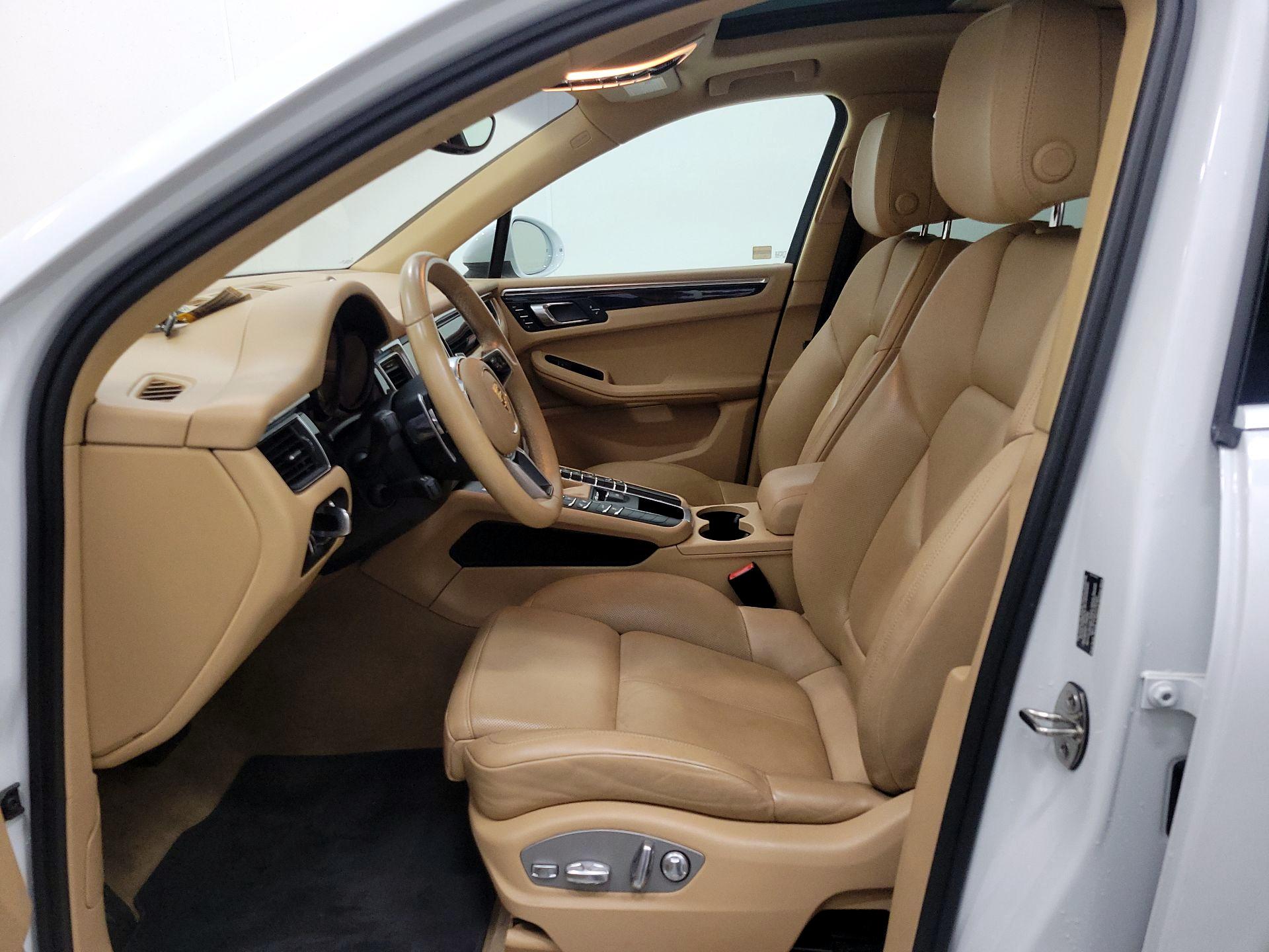 Thumbnail: 2015 Porsche Macan - 11