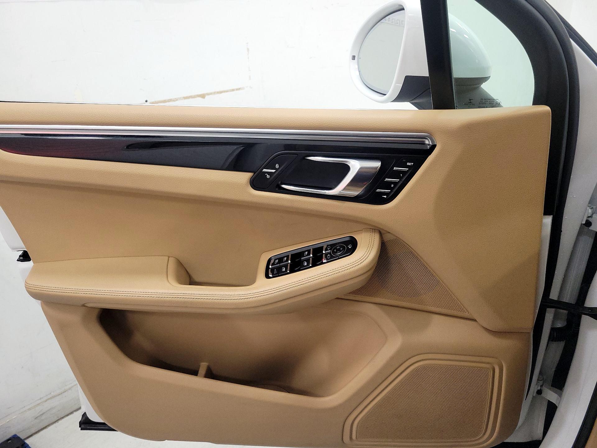 Thumbnail: 2015 Porsche Macan - 12