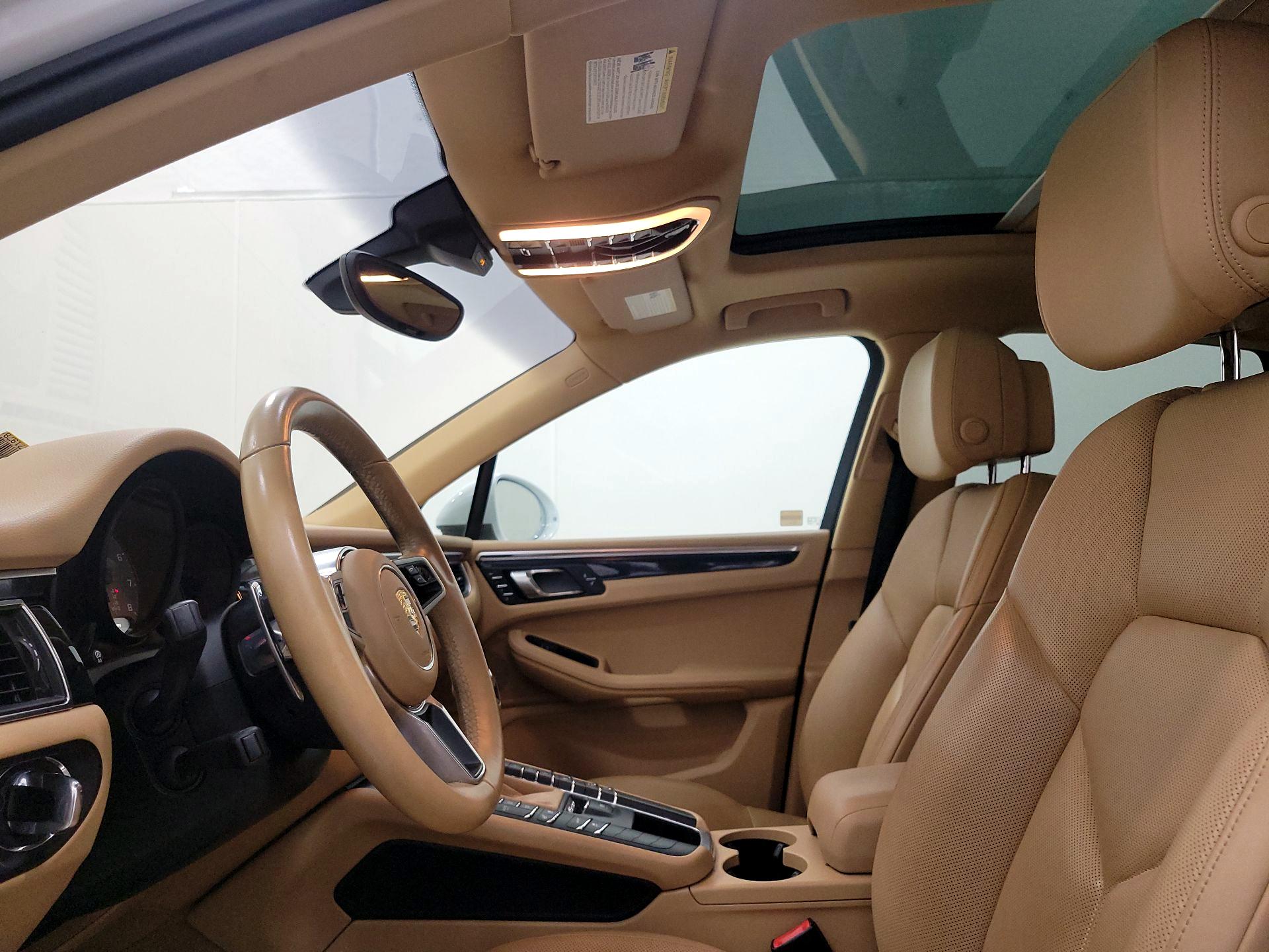 Thumbnail: 2015 Porsche Macan - 19