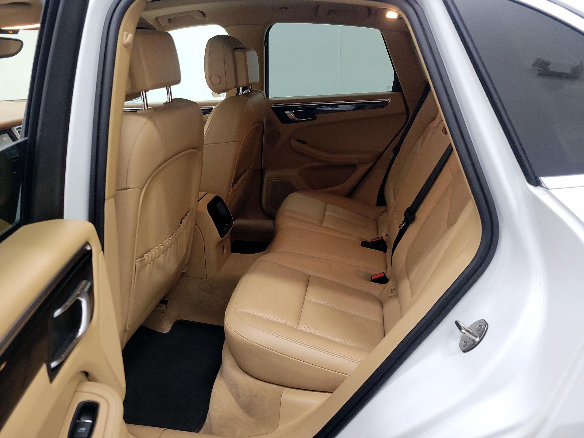 Thumbnail: 2015 Porsche Macan - 20