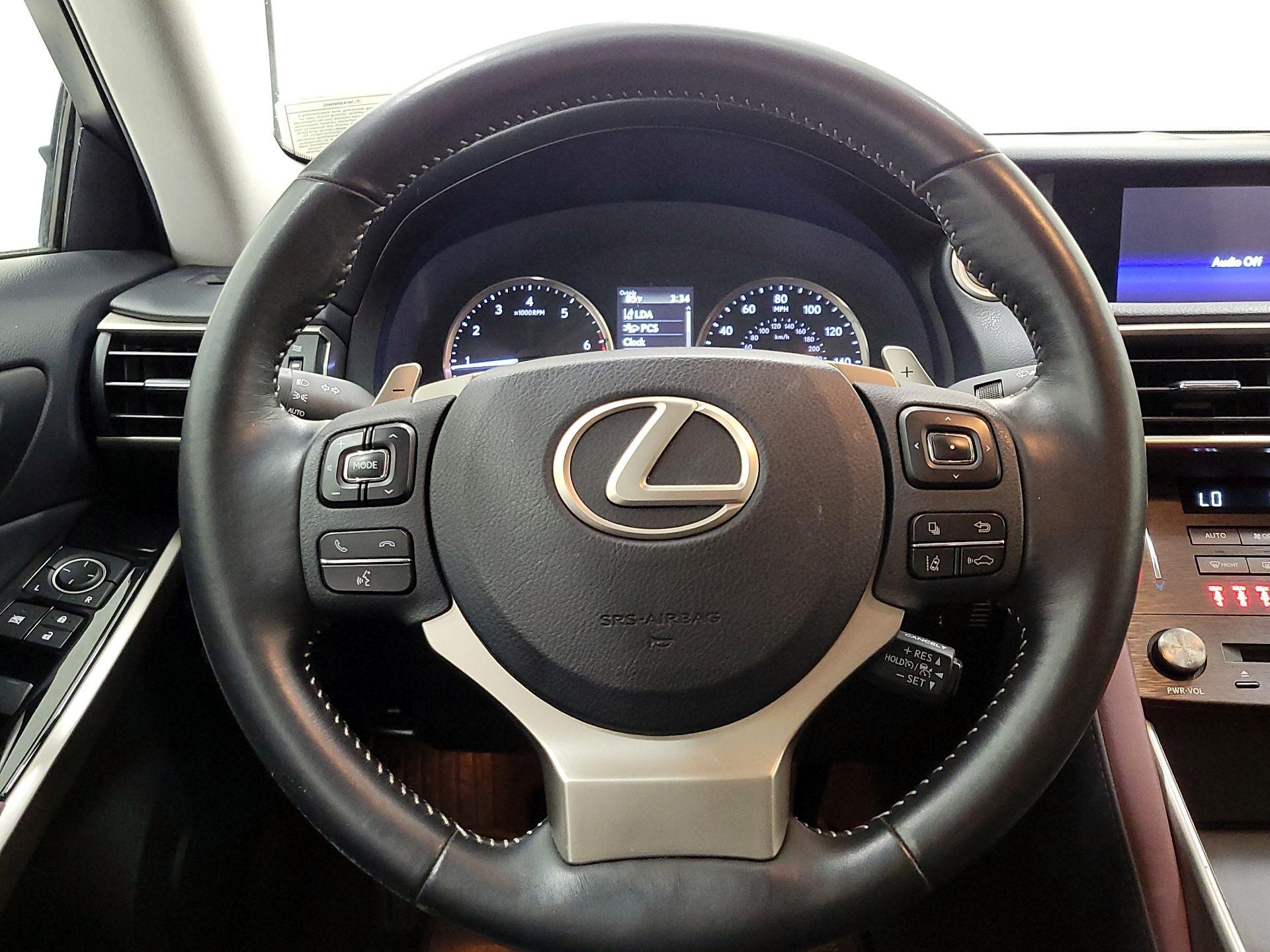 Thumbnail: 2019 Lexus IS - 10