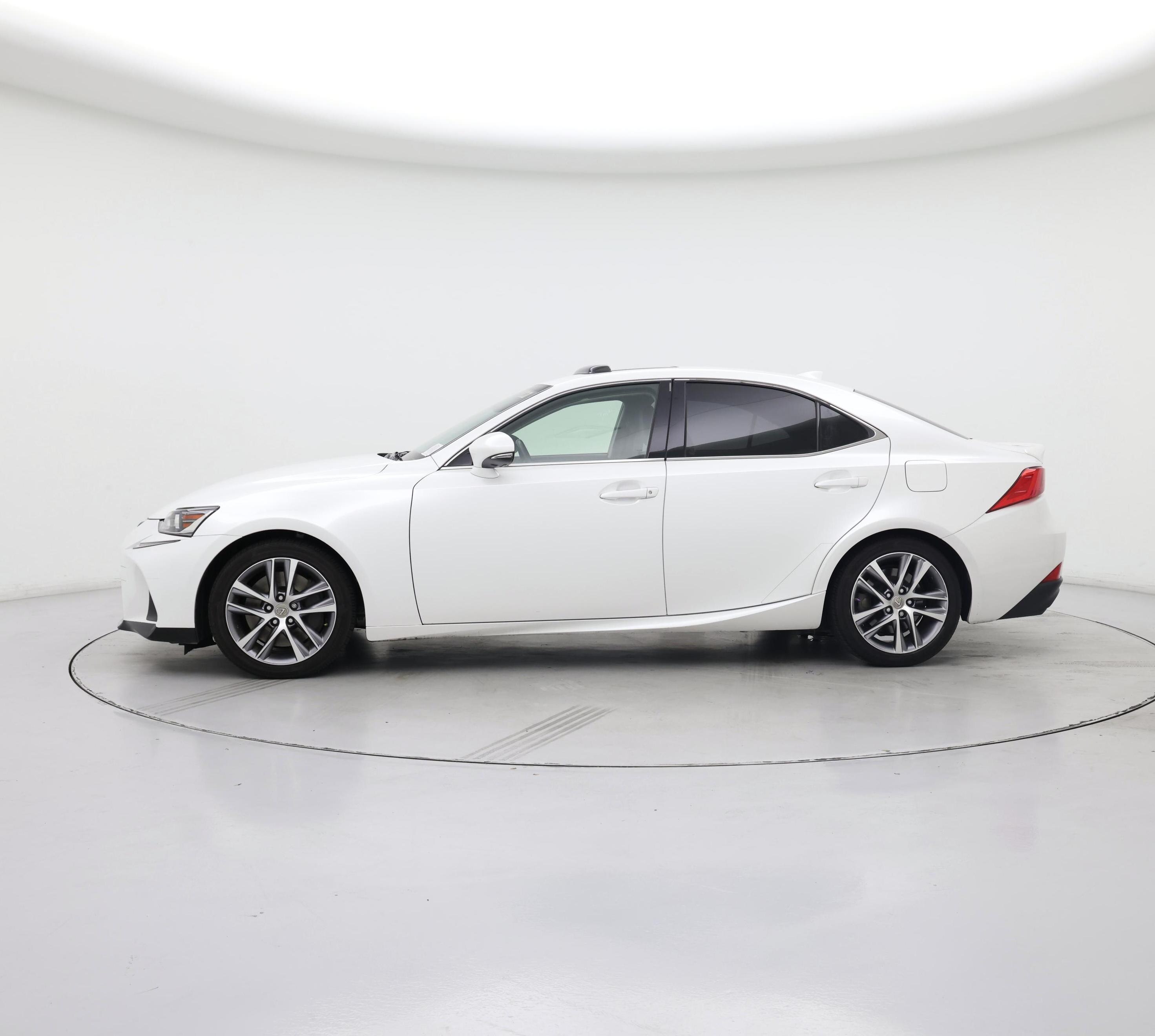 Thumbnail: 2019 Lexus IS - 3