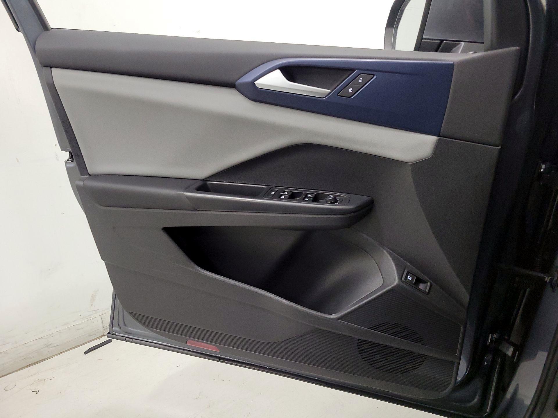 Thumbnail: 2022 Volkswagen Taos - 12