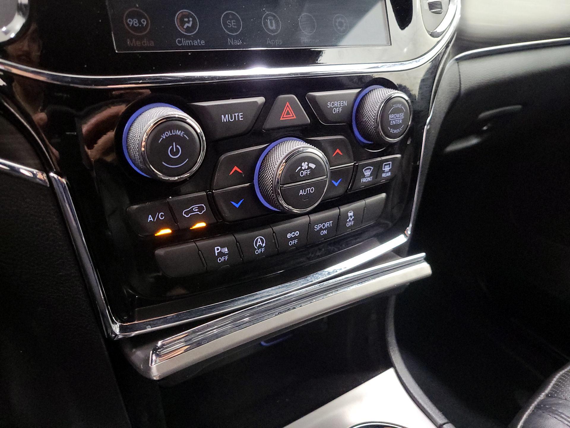 Thumbnail: 2020 Jeep Grand Cherokee - 16