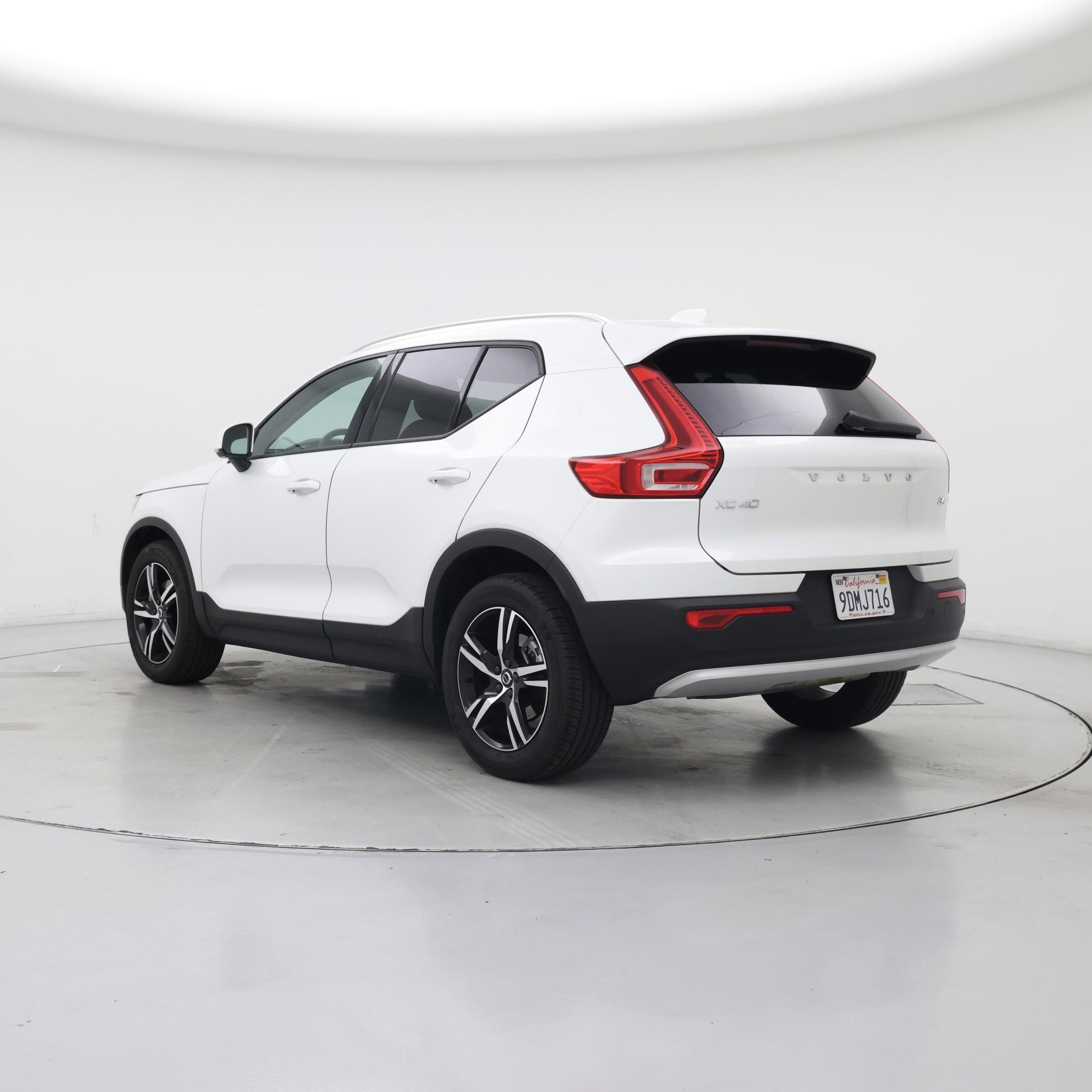 Thumbnail: 2023 Volvo XC40 - 2