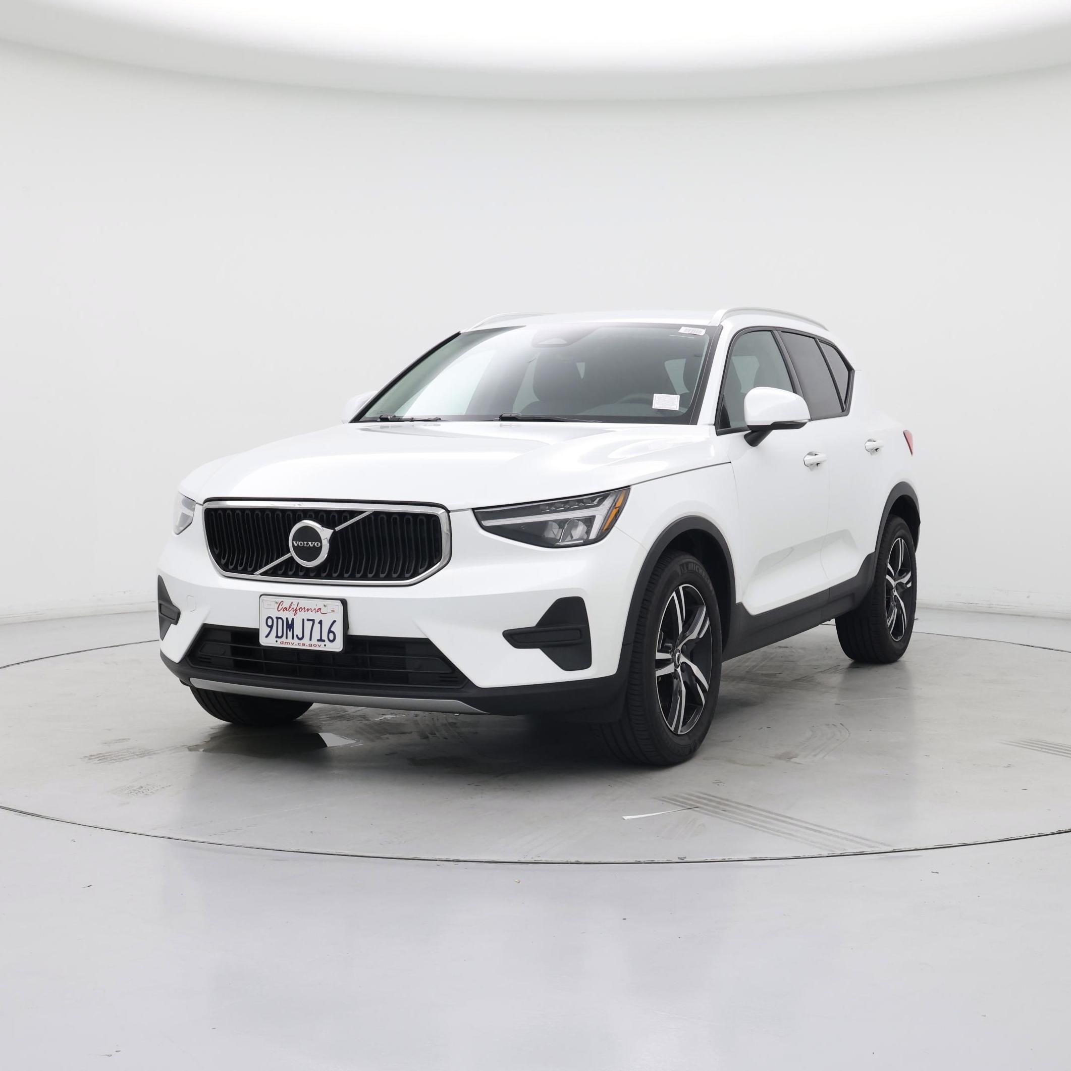 Thumbnail: 2023 Volvo XC40 - 4