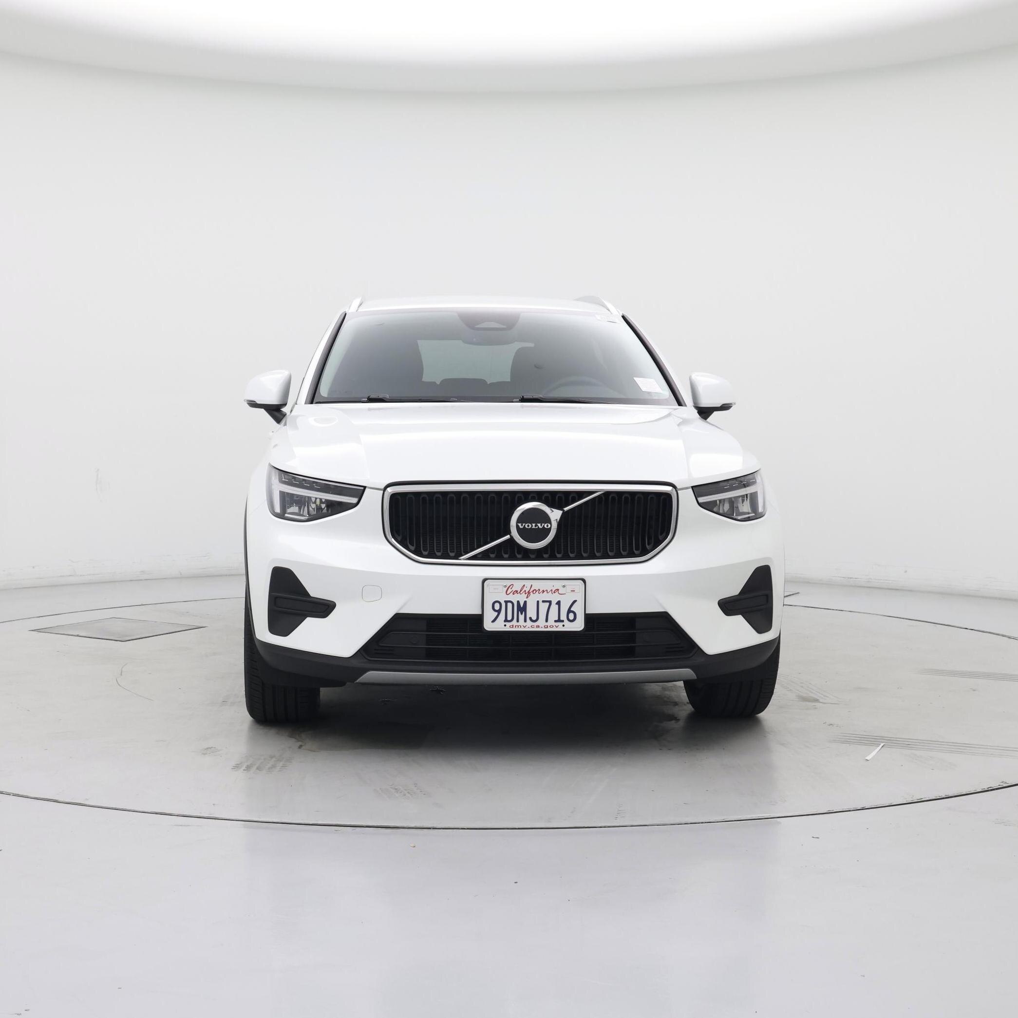 Thumbnail: 2023 Volvo XC40 - 5