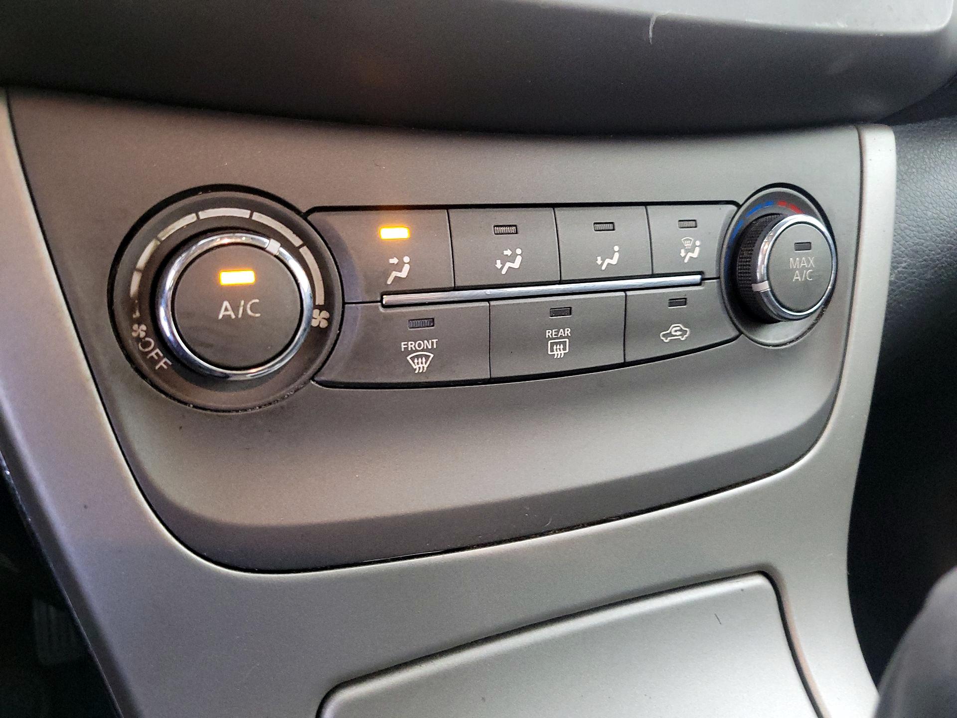 Thumbnail: 2014 Nissan Sentra - 15
