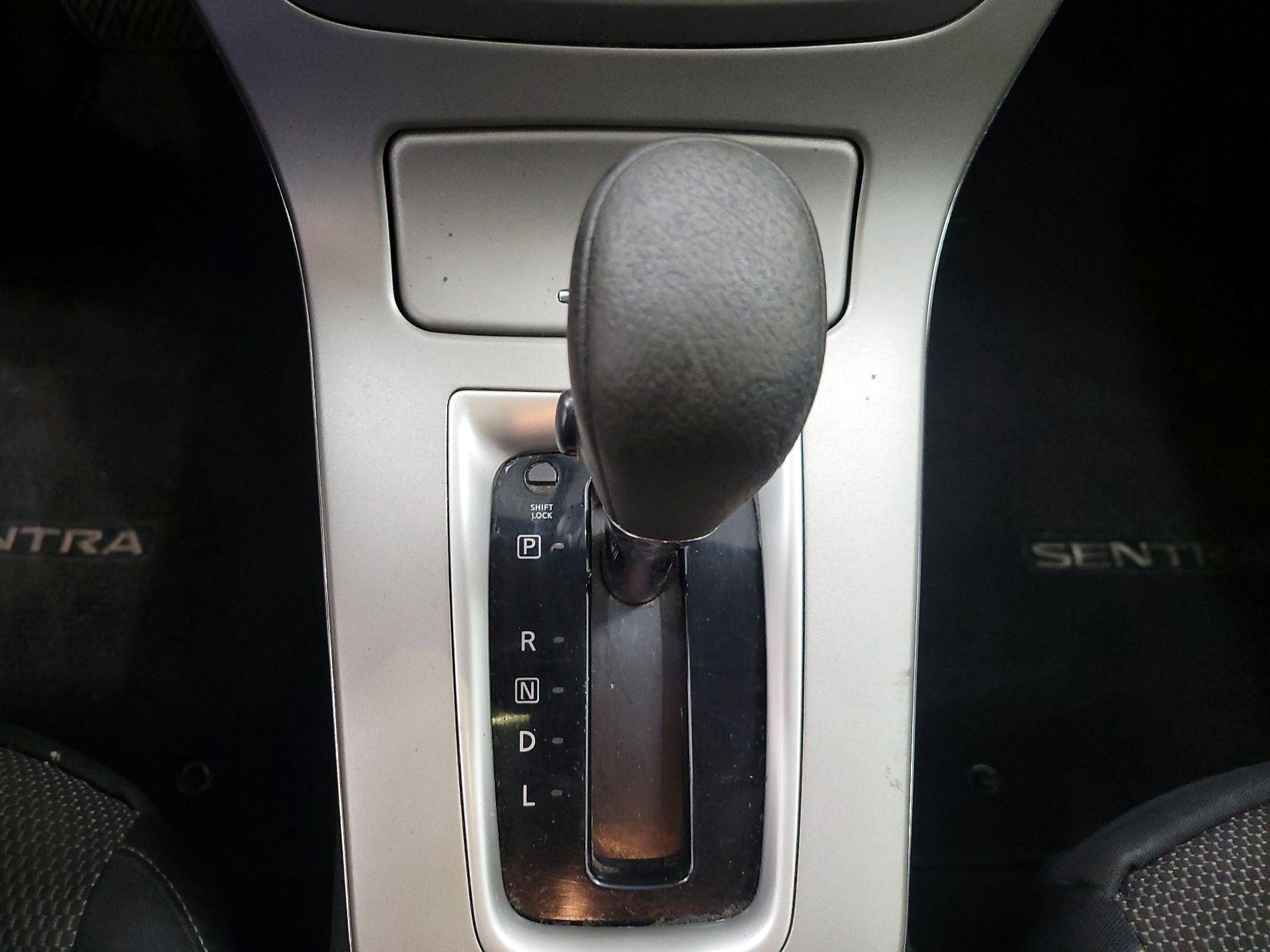 Thumbnail: 2014 Nissan Sentra - 16