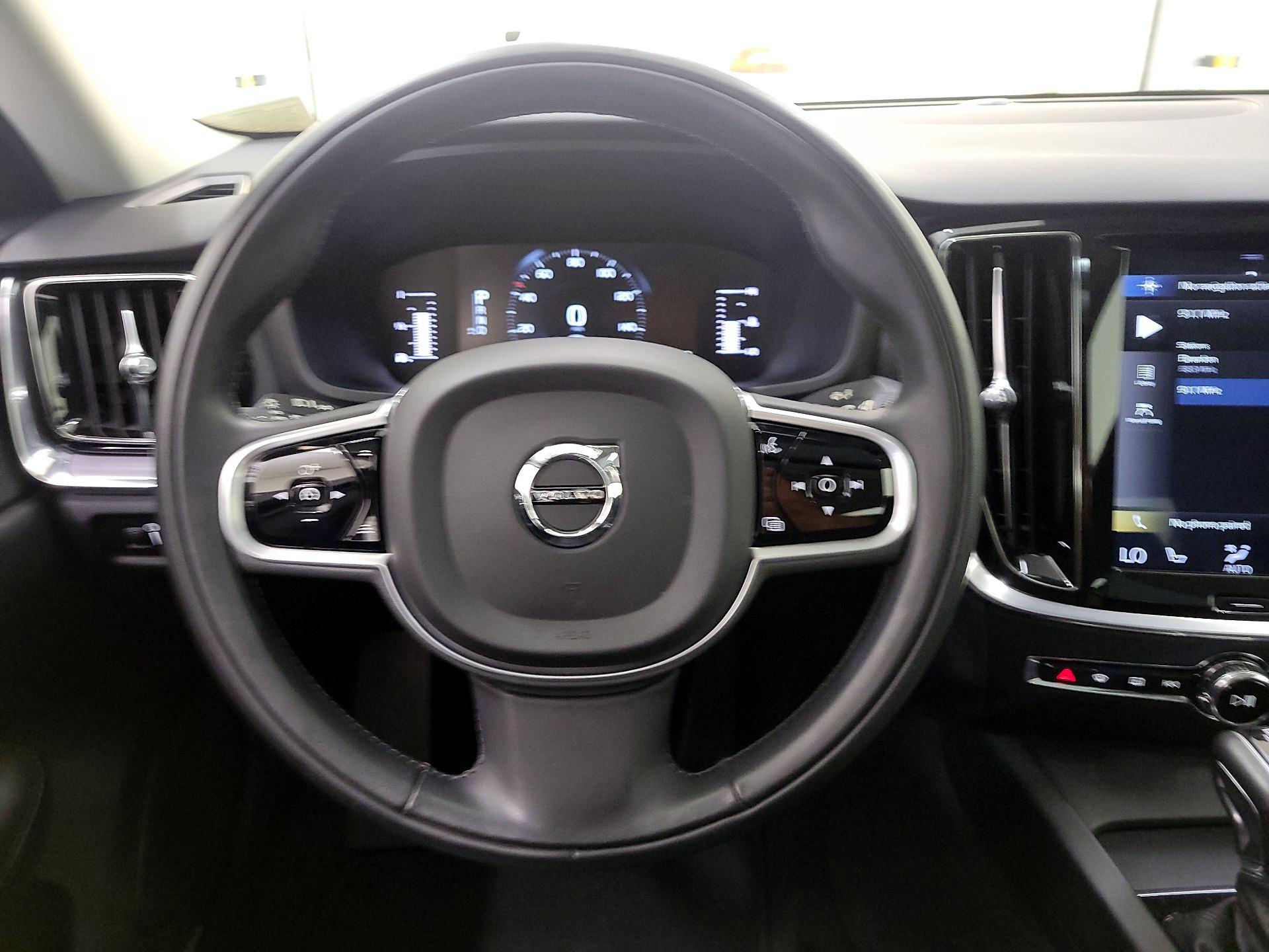 Thumbnail: 2019 Volvo S60 - 10