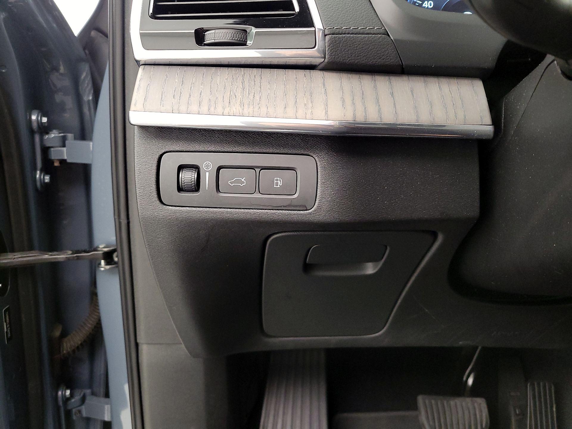 Thumbnail: 2020 Volvo XC90 - 13