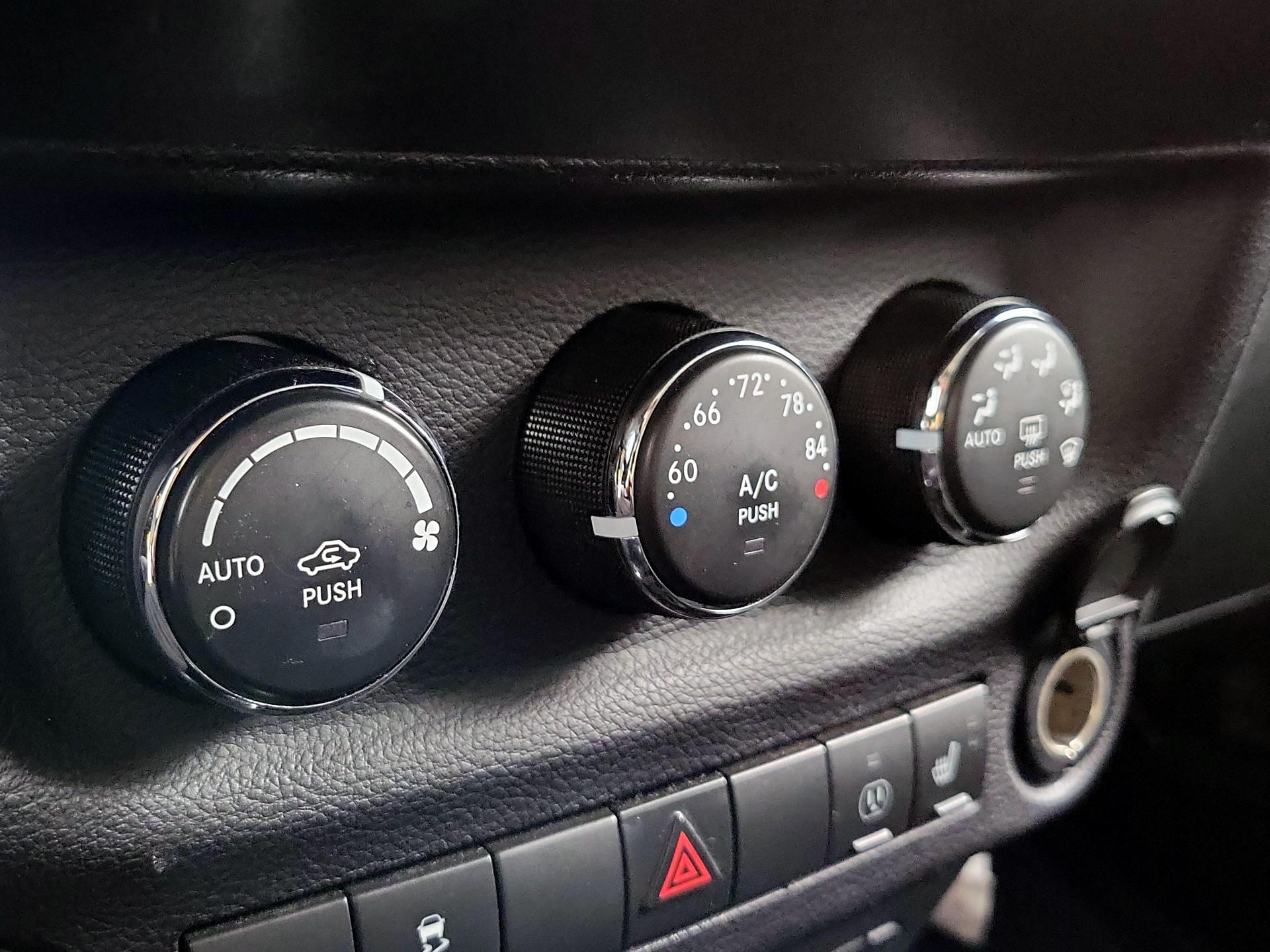 Thumbnail: 2015 Jeep Wrangler - 15