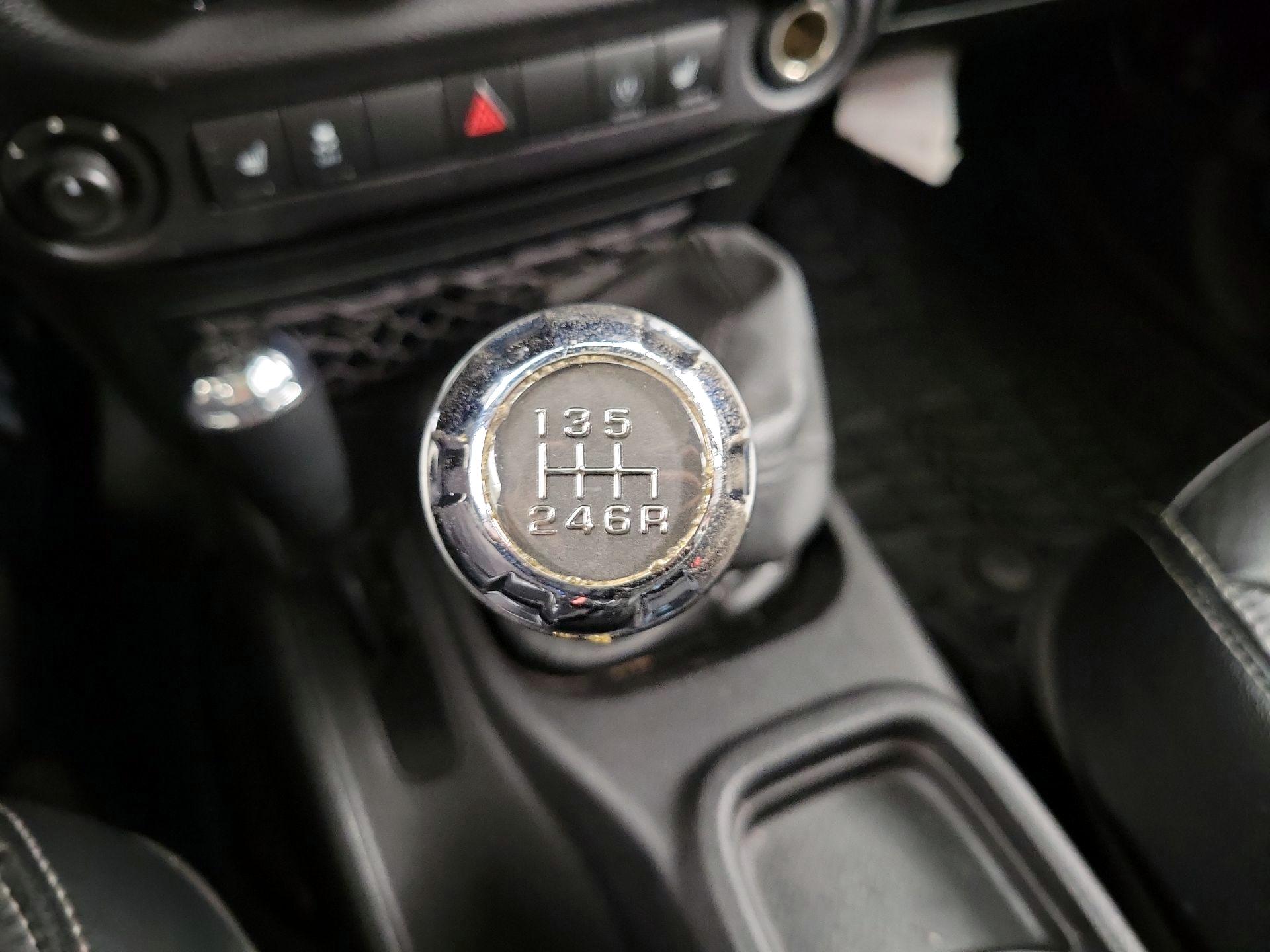 Thumbnail: 2015 Jeep Wrangler - 16