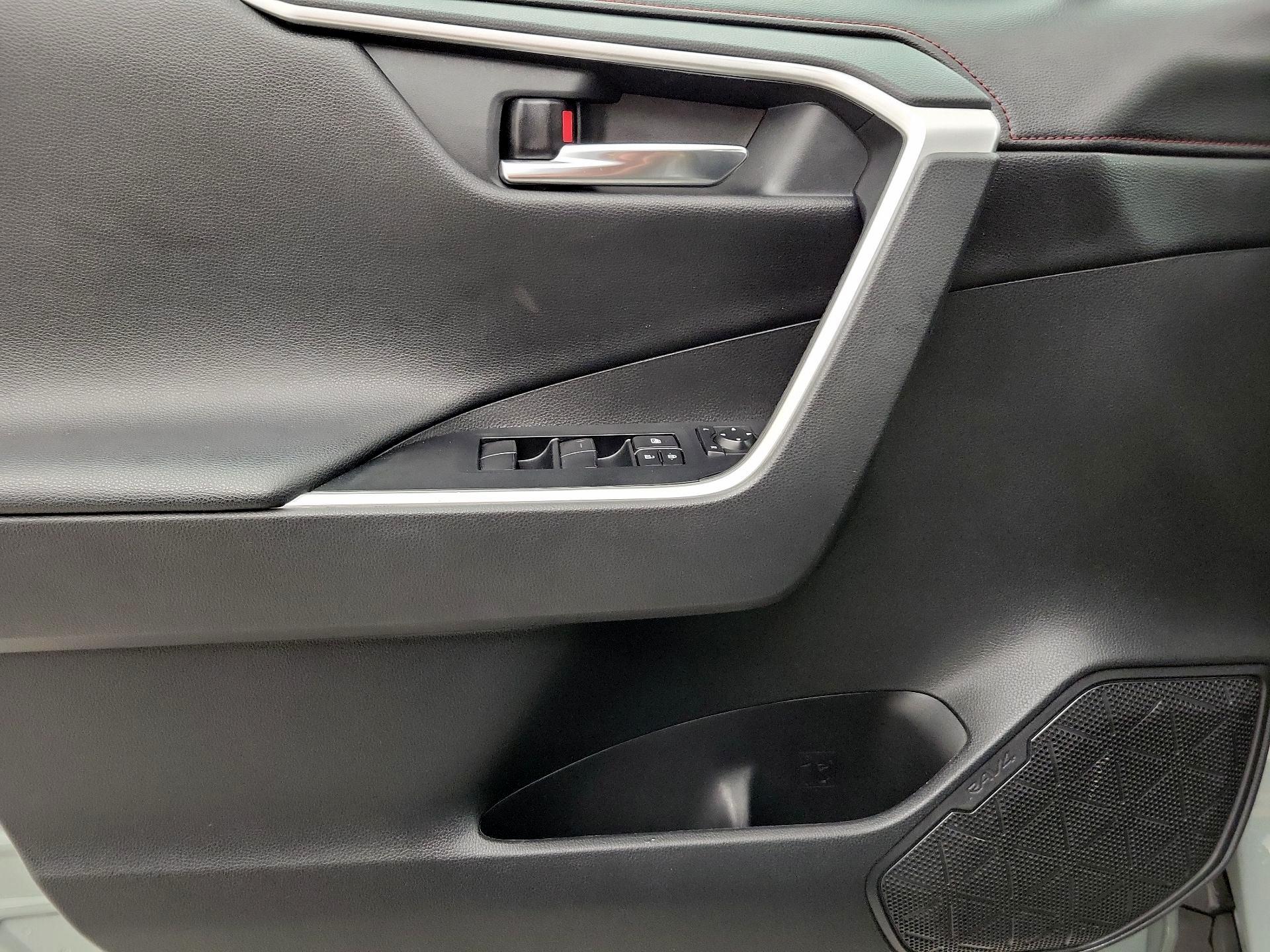 Thumbnail: 2020 Toyota RAV4 - 12