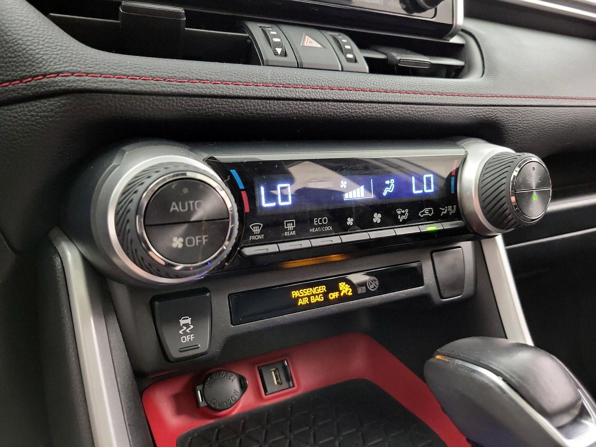 Thumbnail: 2020 Toyota RAV4 - 17