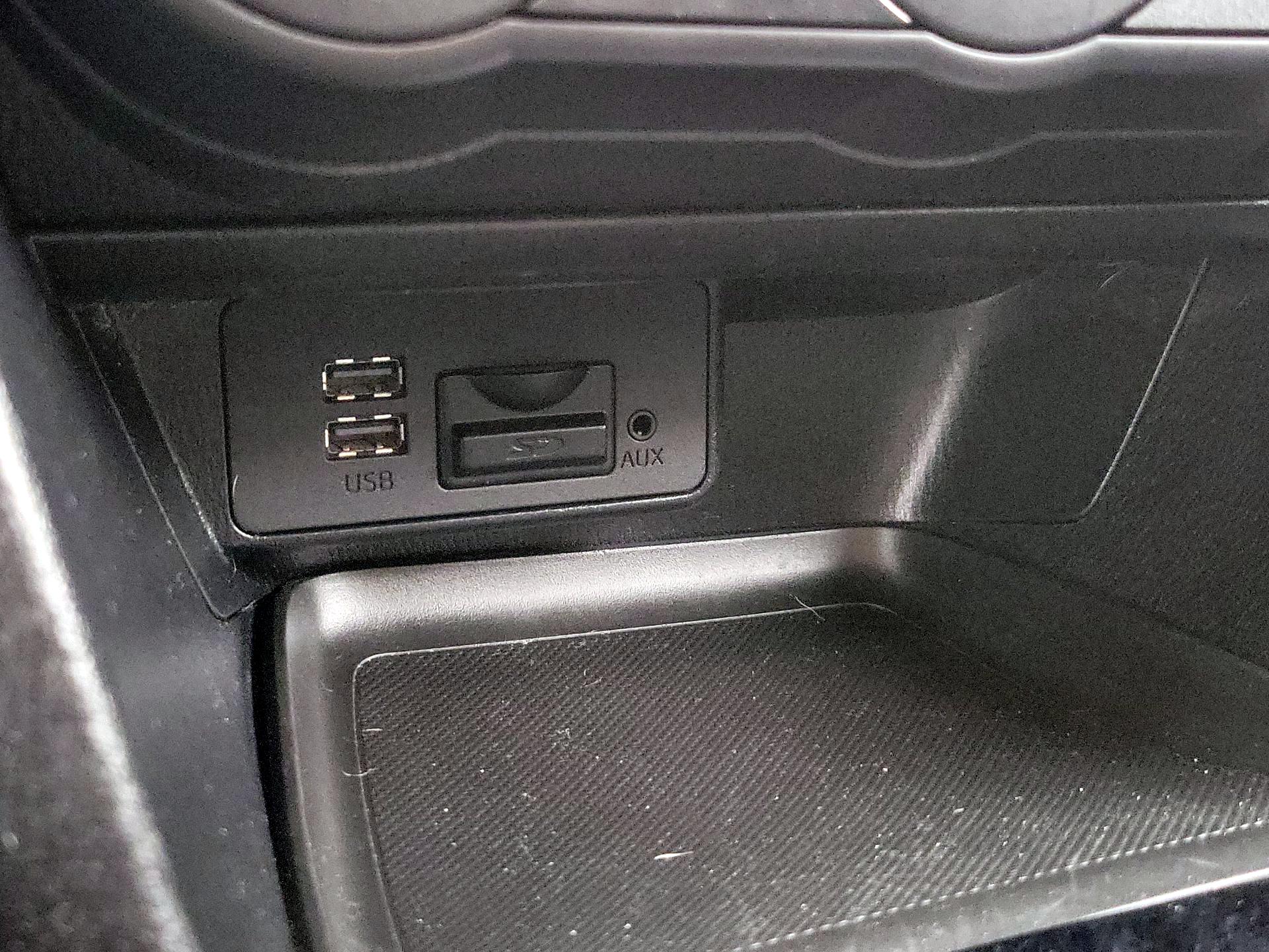 Thumbnail: 2016 Mazda Mazda3 - 18