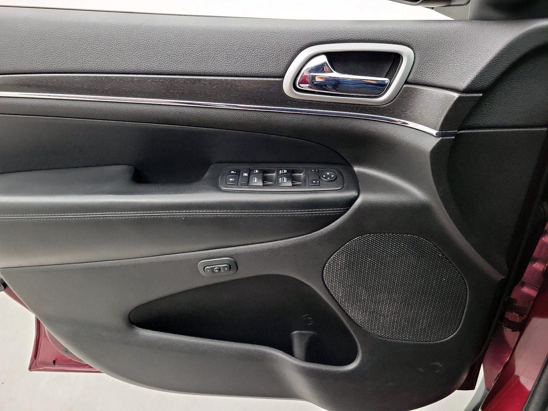 Thumbnail: 2018 Jeep Grand Cherokee - 12