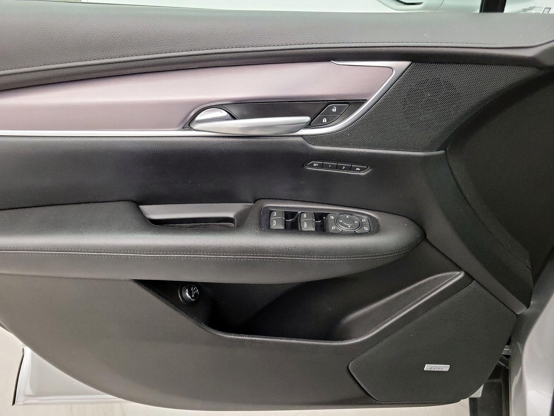 Thumbnail: 2017 Cadillac XT5 - 12