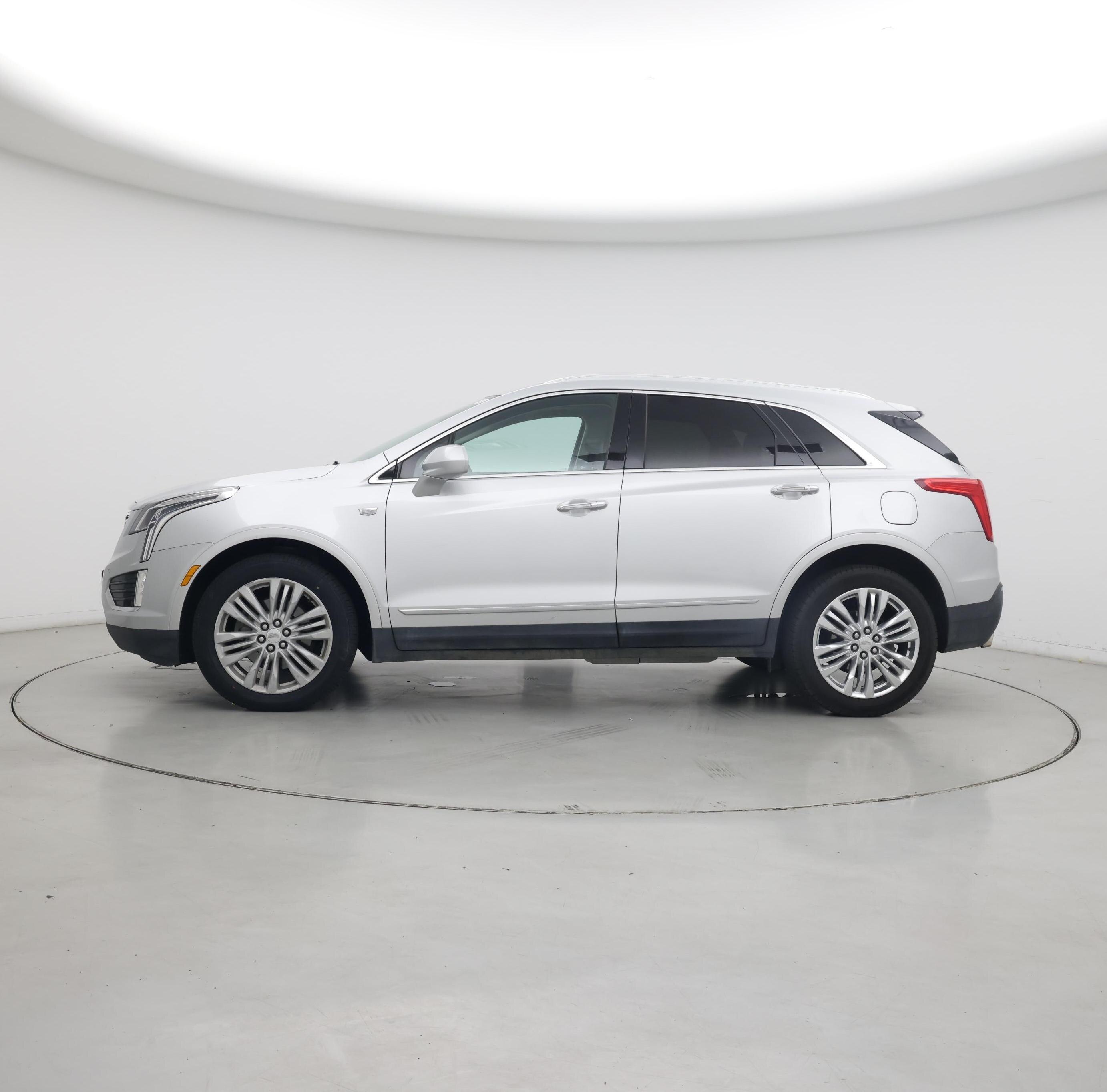 Thumbnail: 2017 Cadillac XT5 - 3