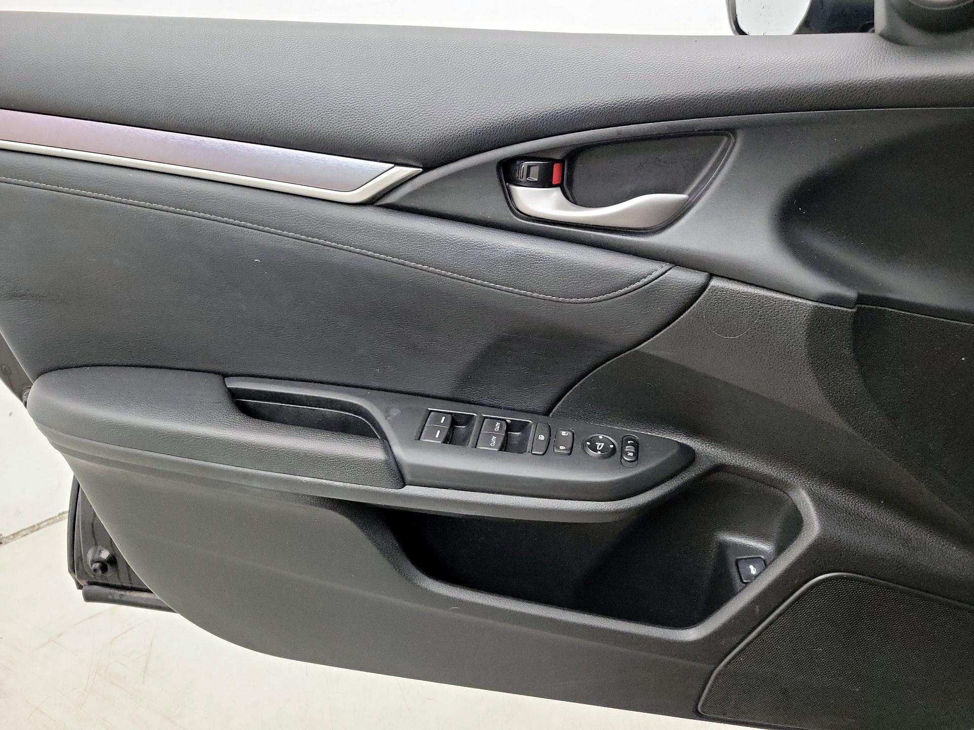 Thumbnail: 2016 Honda Civic - 12
