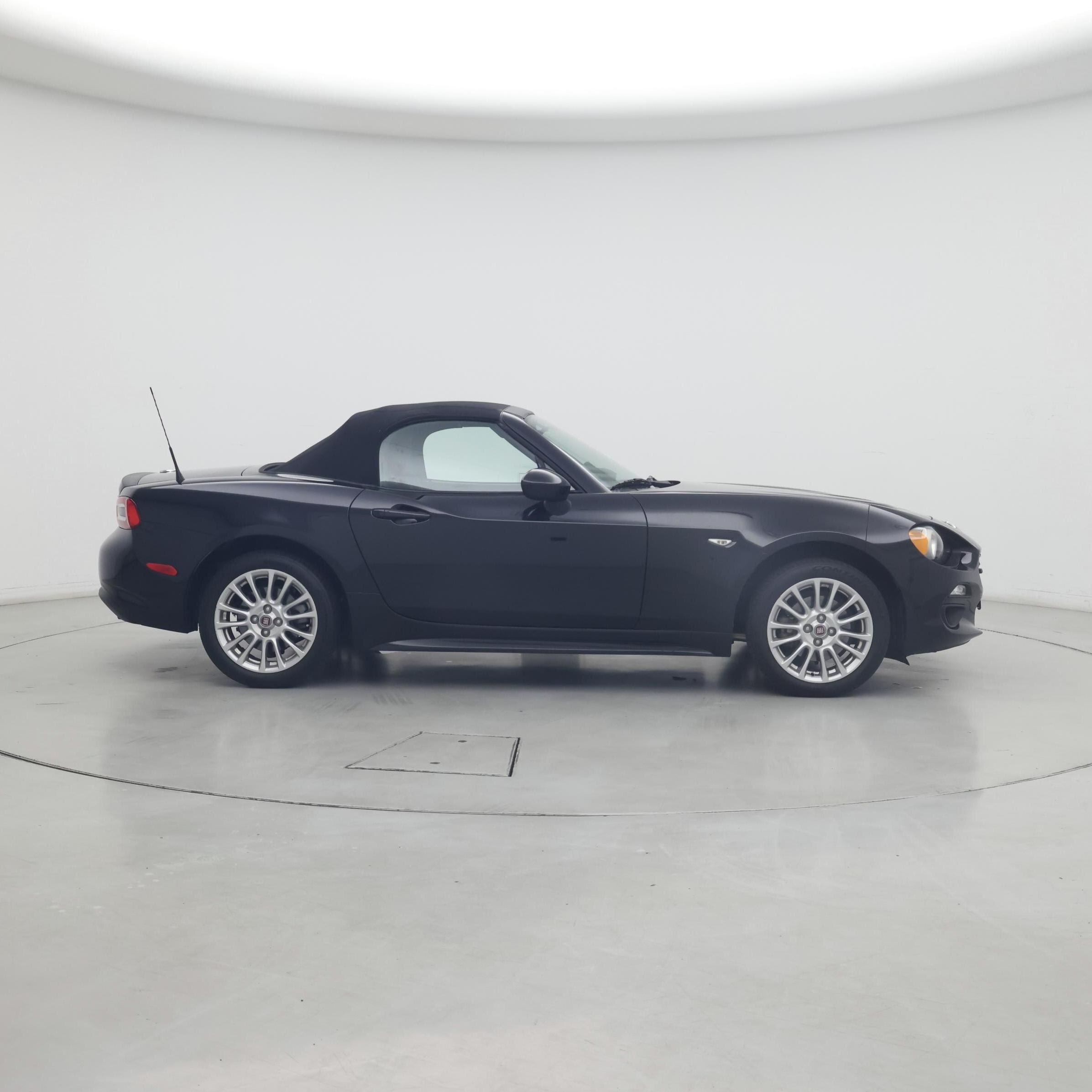 Thumbnail: 2017 Fiat 124 Spider - 7