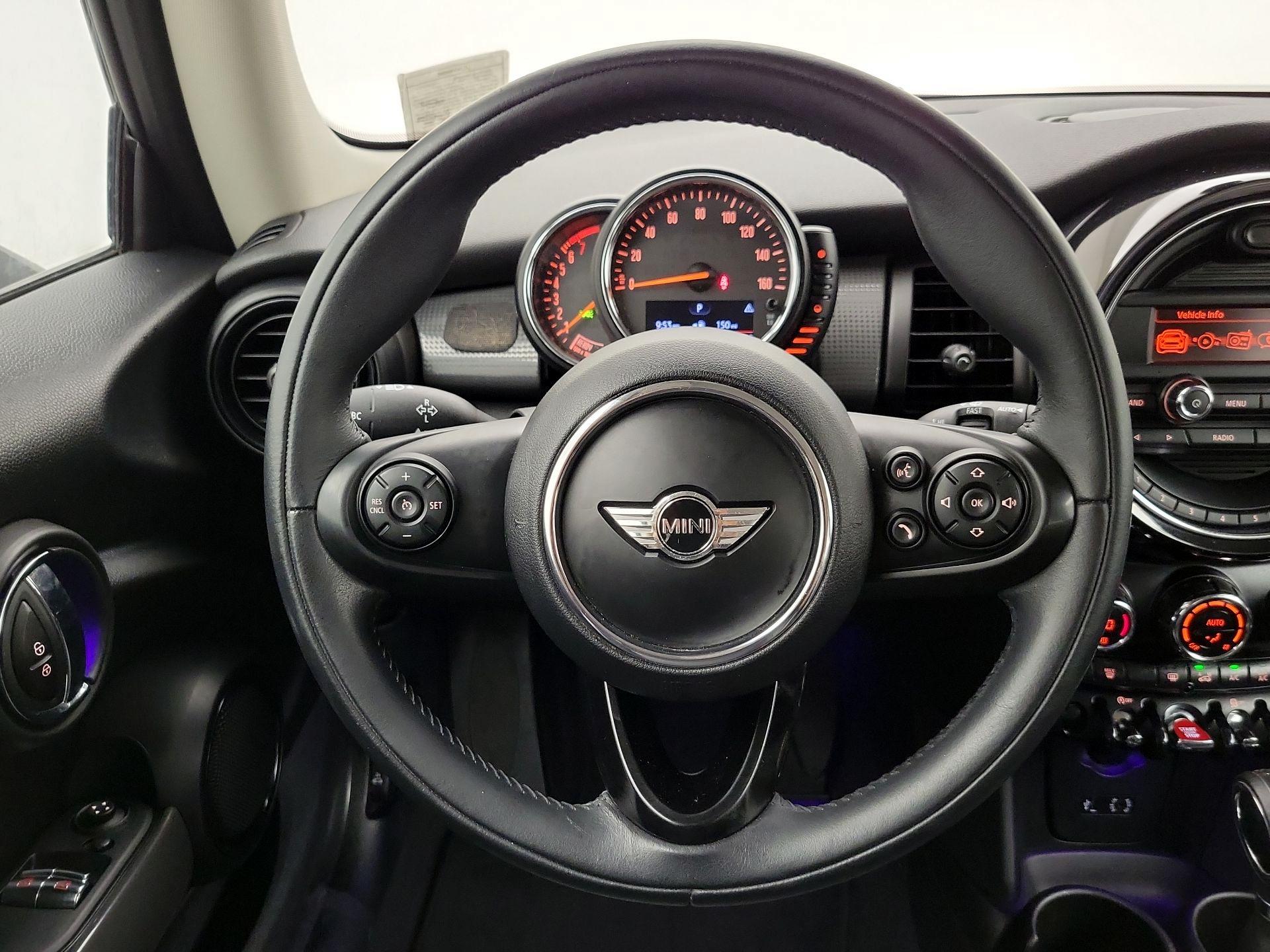 Thumbnail: 2016 MINI Cooper Hardtop - 10