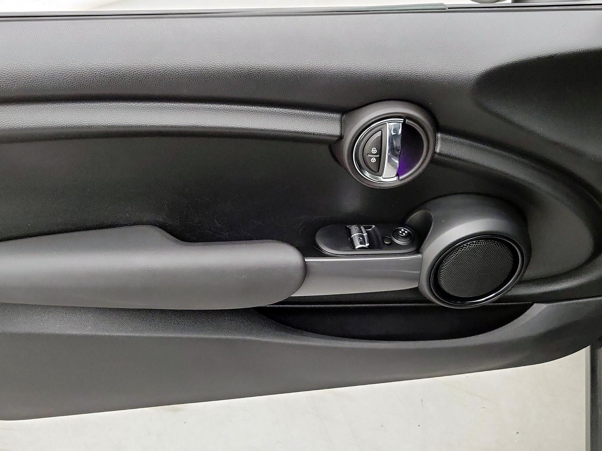Thumbnail: 2016 MINI Cooper Hardtop - 12