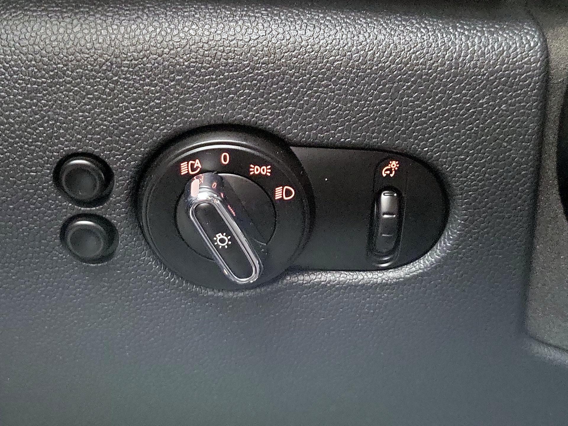Thumbnail: 2016 MINI Cooper Hardtop - 13