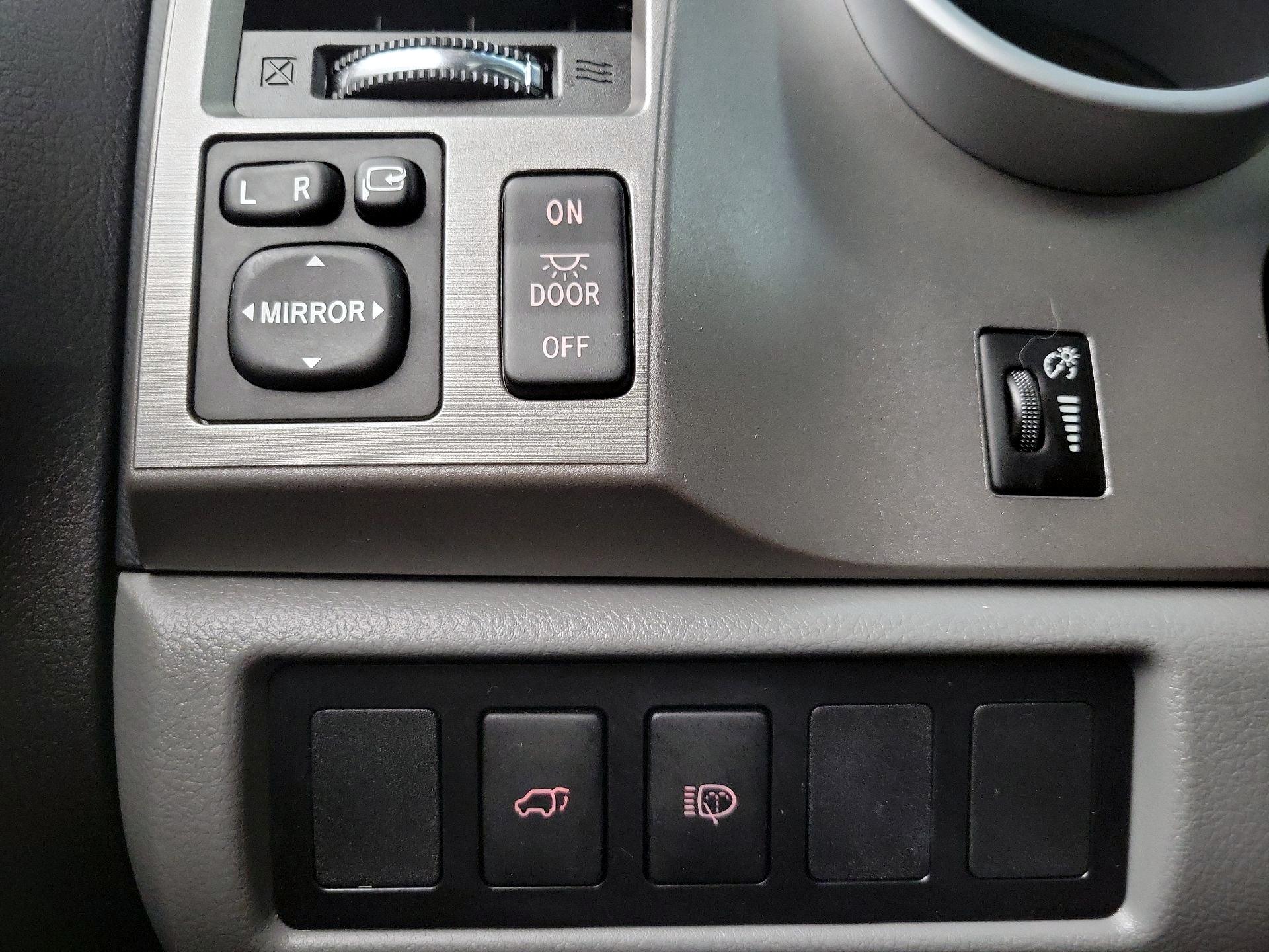 Thumbnail: 2014 Toyota Sequoia - 13