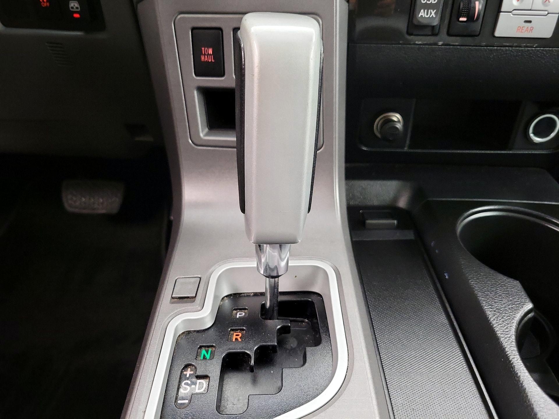 Thumbnail: 2014 Toyota Sequoia - 17