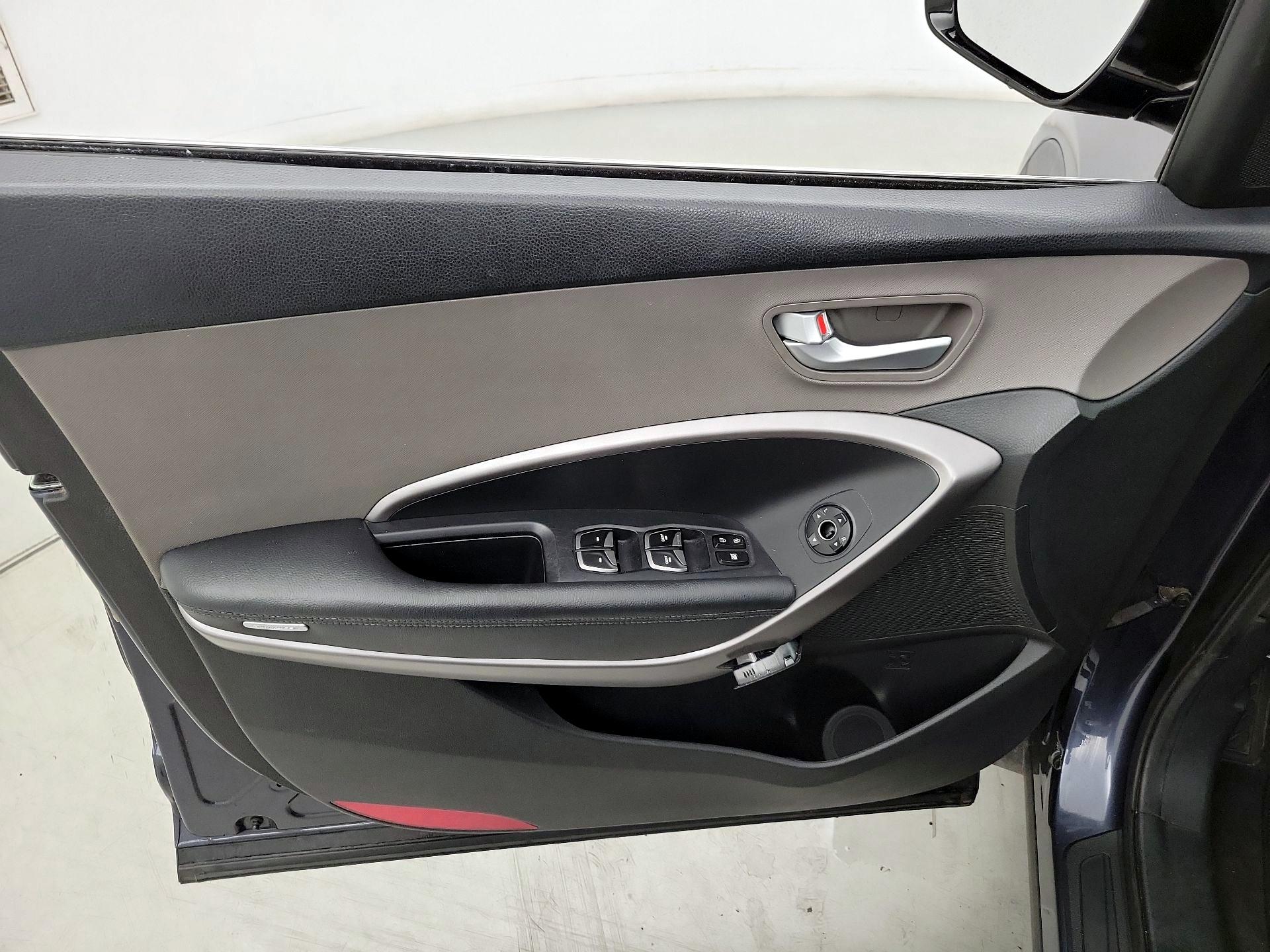Thumbnail: 2016 Hyundai Santa Fe - 12