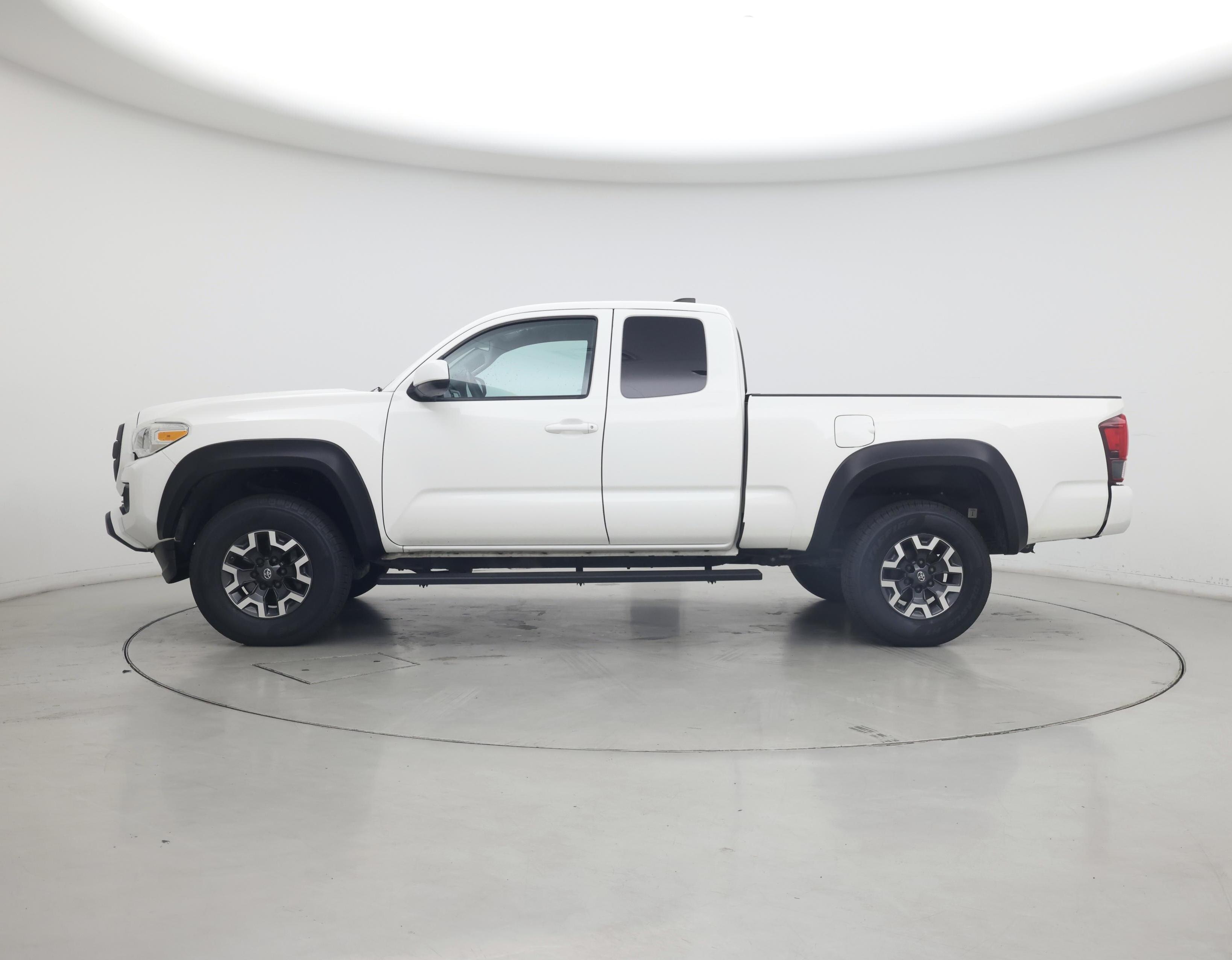 Thumbnail: 2021 Toyota Tacoma - 3