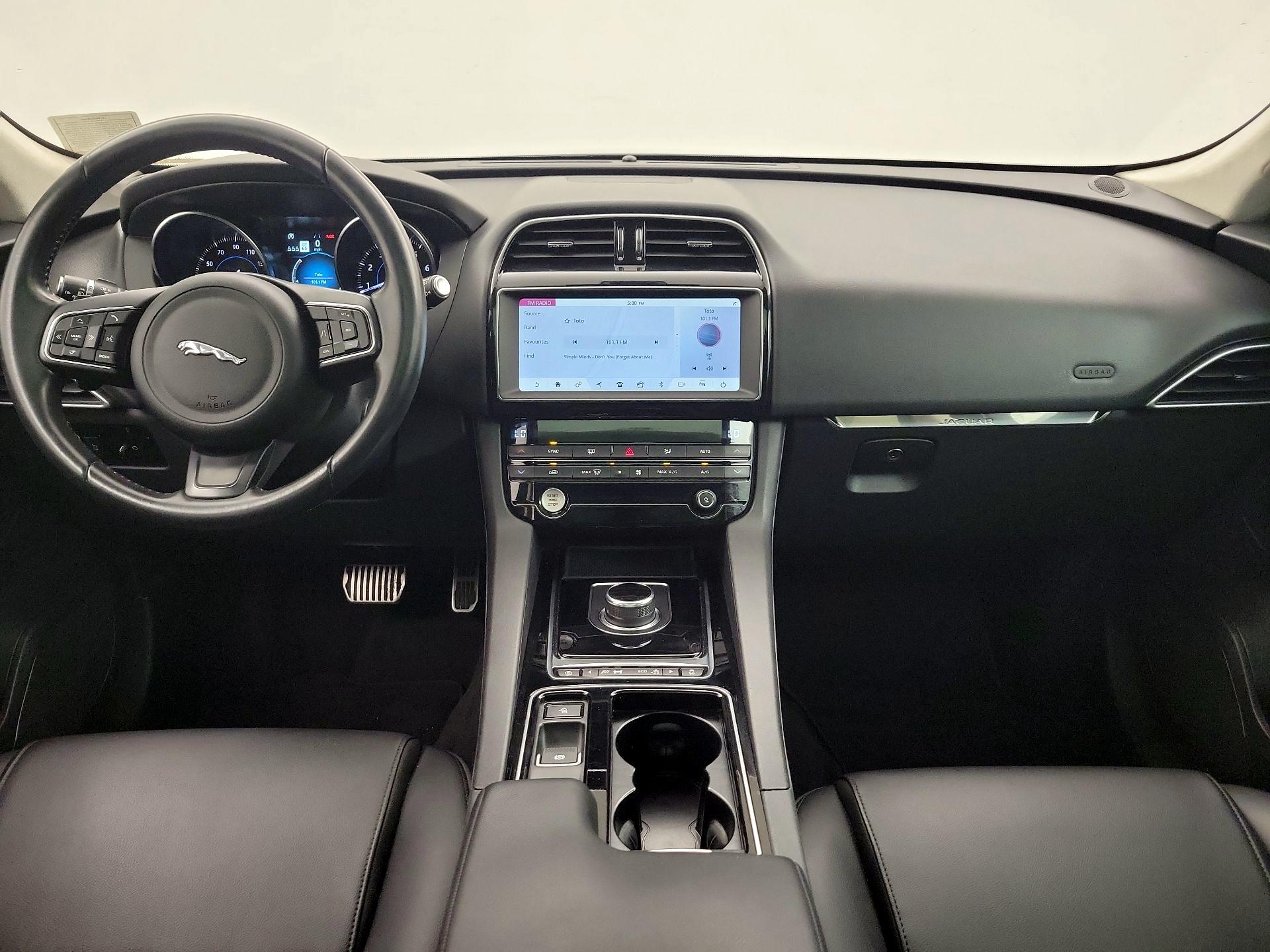 Thumbnail: 2019 Jaguar F-Pace - 9