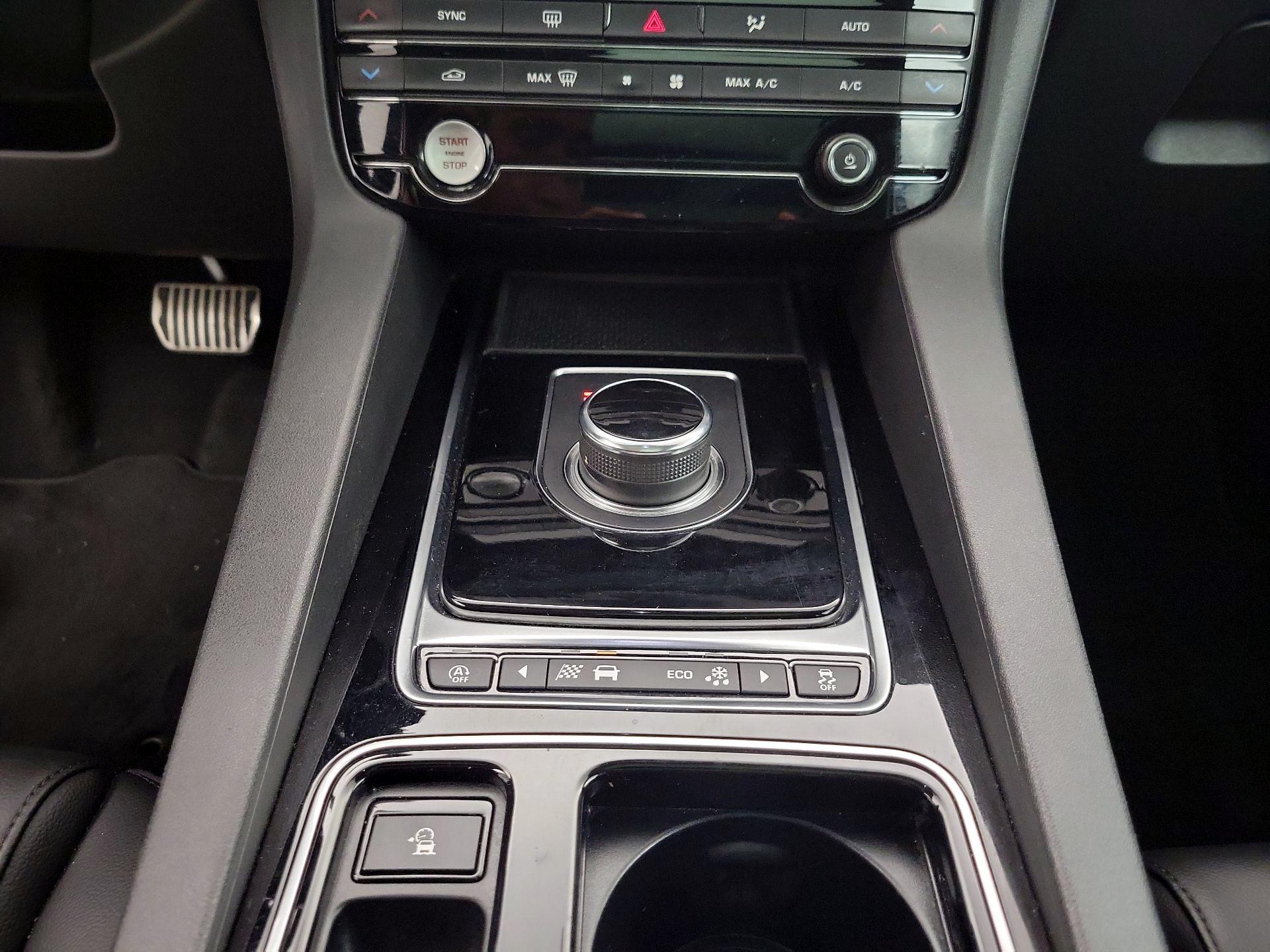 Thumbnail: 2019 Jaguar F-Pace - 17