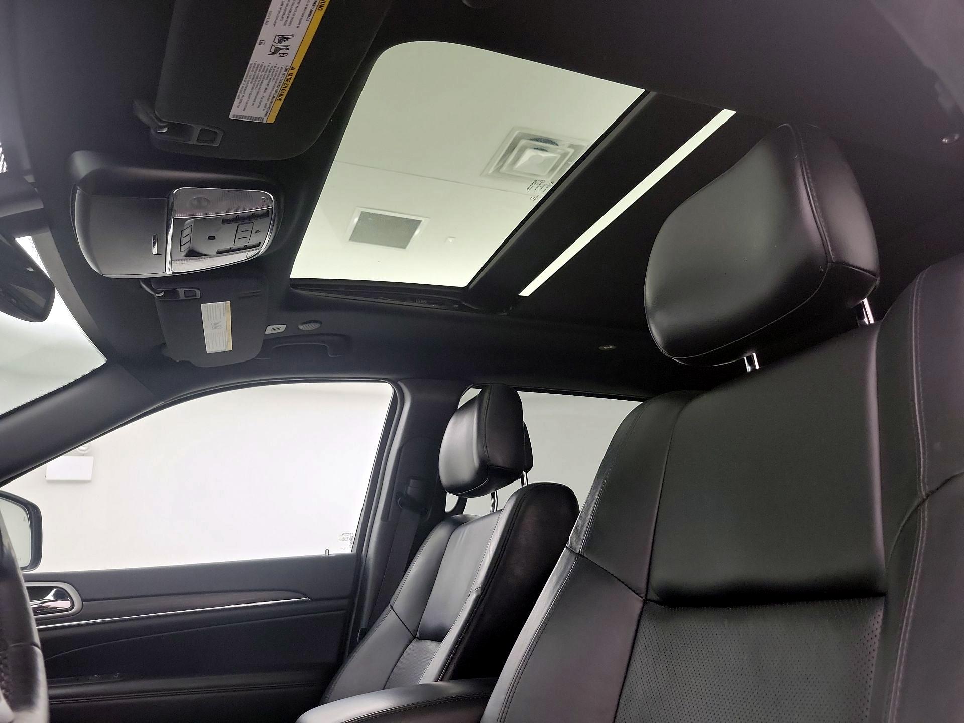 Thumbnail: 2020 Jeep Grand Cherokee - 20