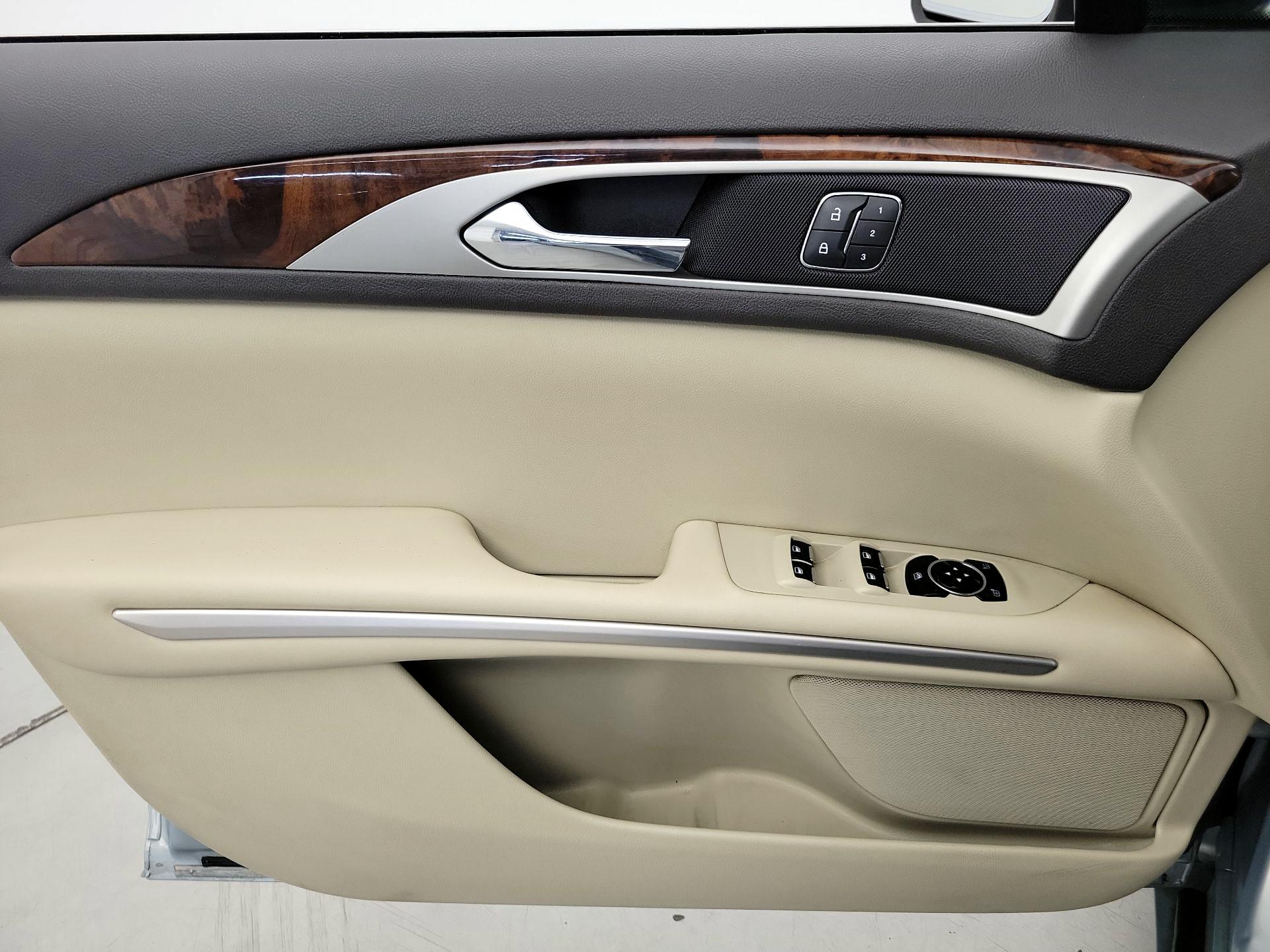 Thumbnail: 2014 Lincoln MKZ - 12