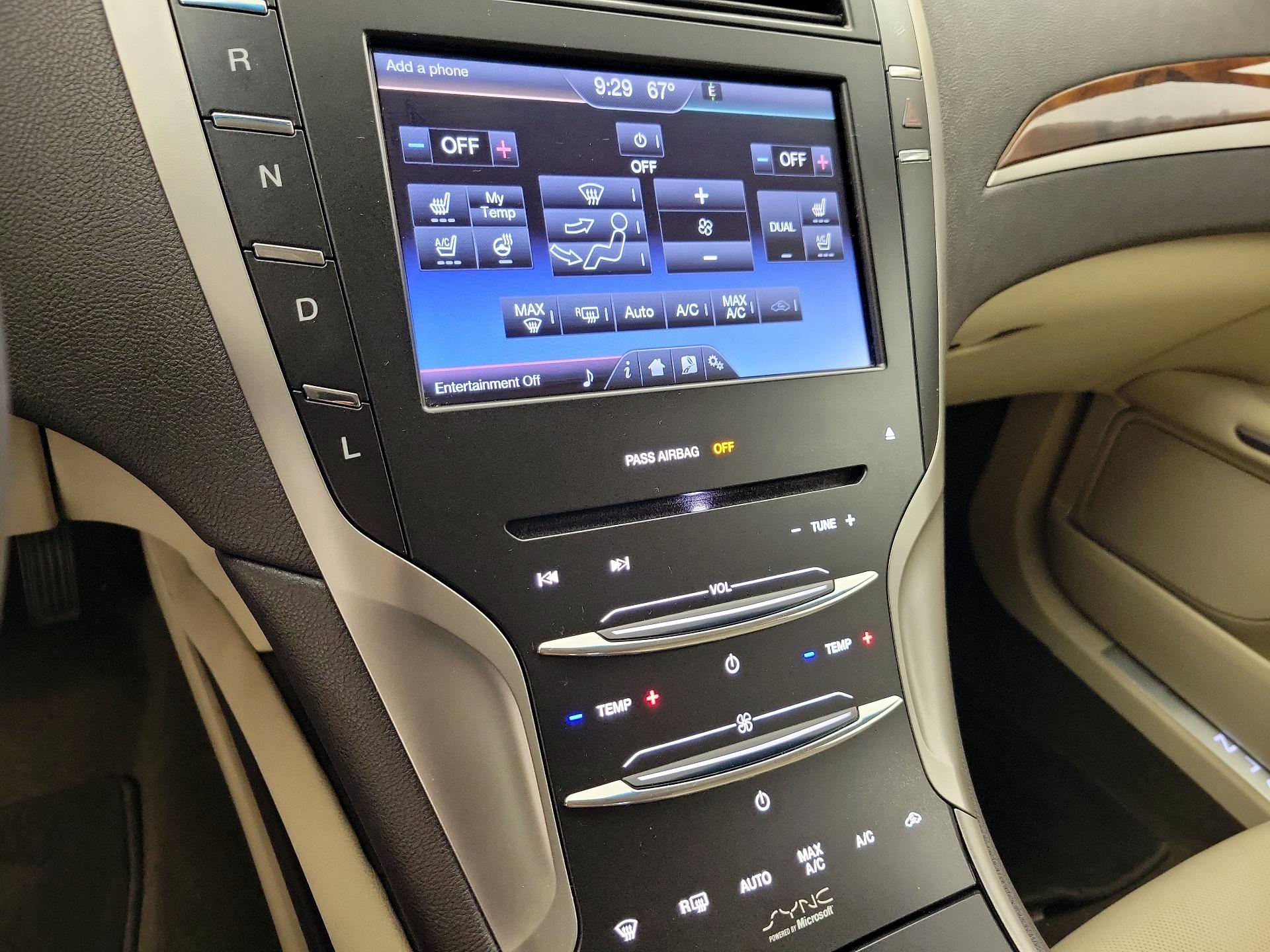 Thumbnail: 2014 Lincoln MKZ - 17