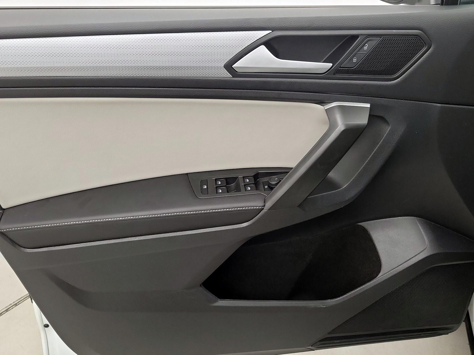Thumbnail: 2023 Volkswagen Tiguan - 12