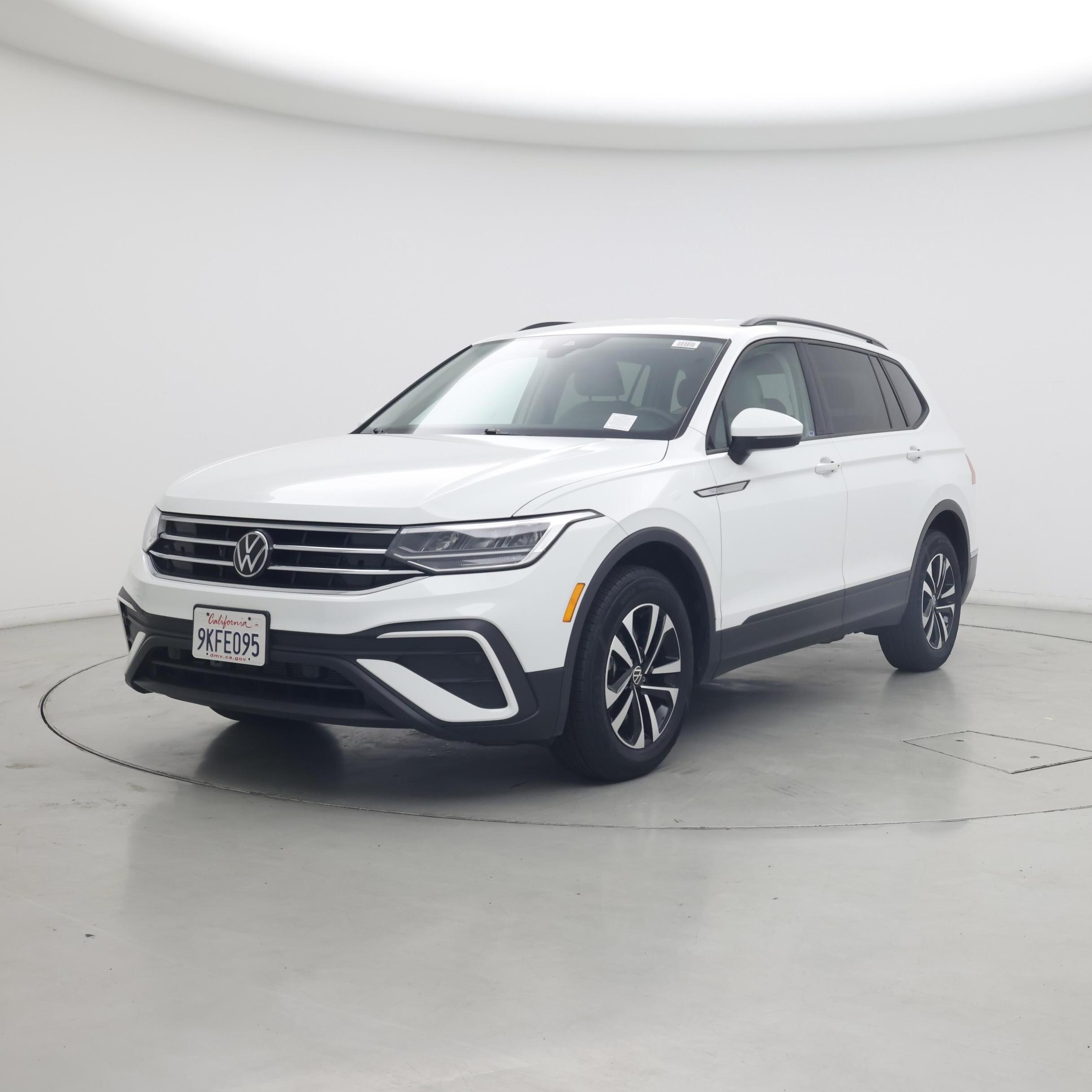 Thumbnail: 2023 Volkswagen Tiguan - 4