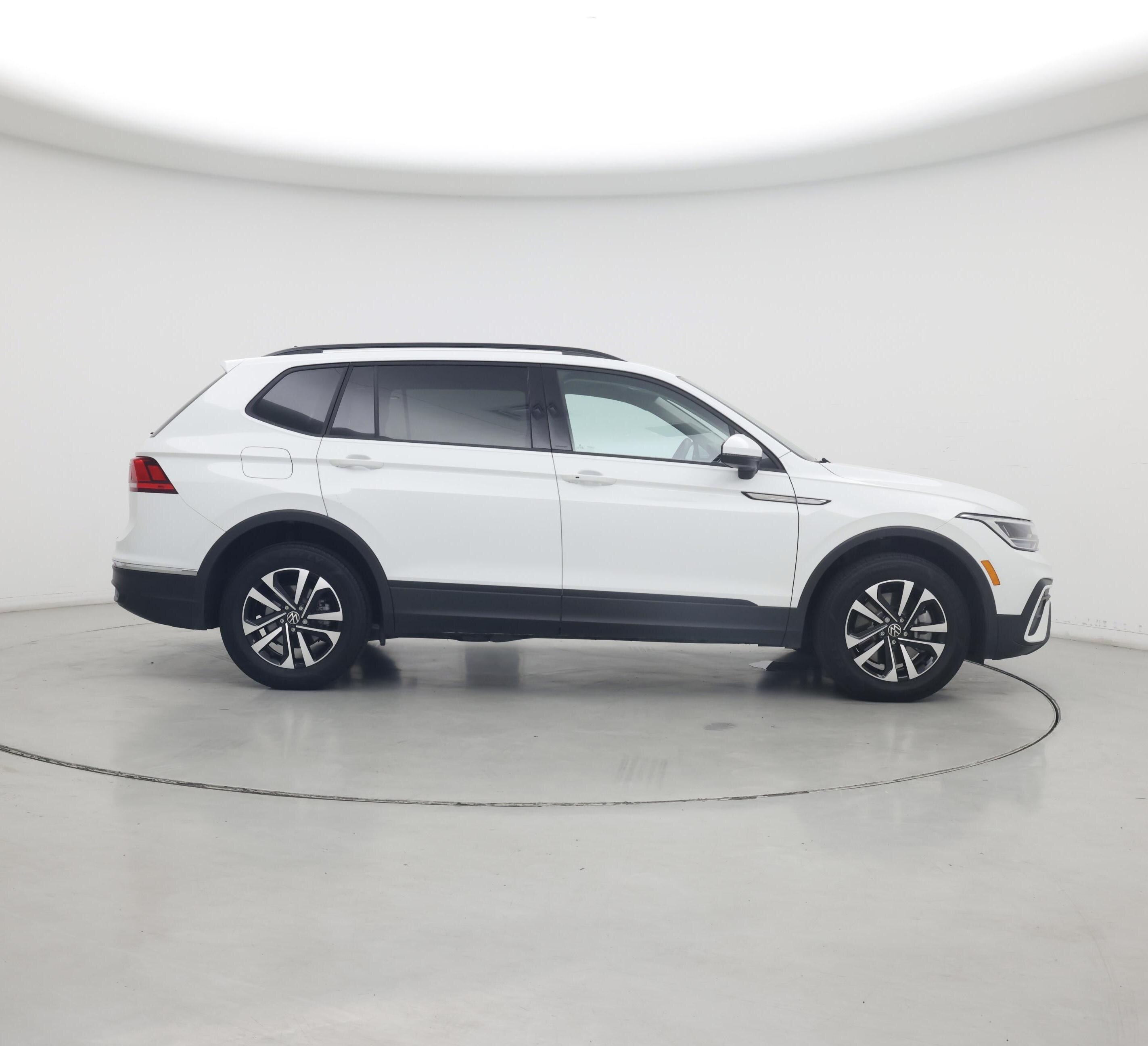 Thumbnail: 2023 Volkswagen Tiguan - 7