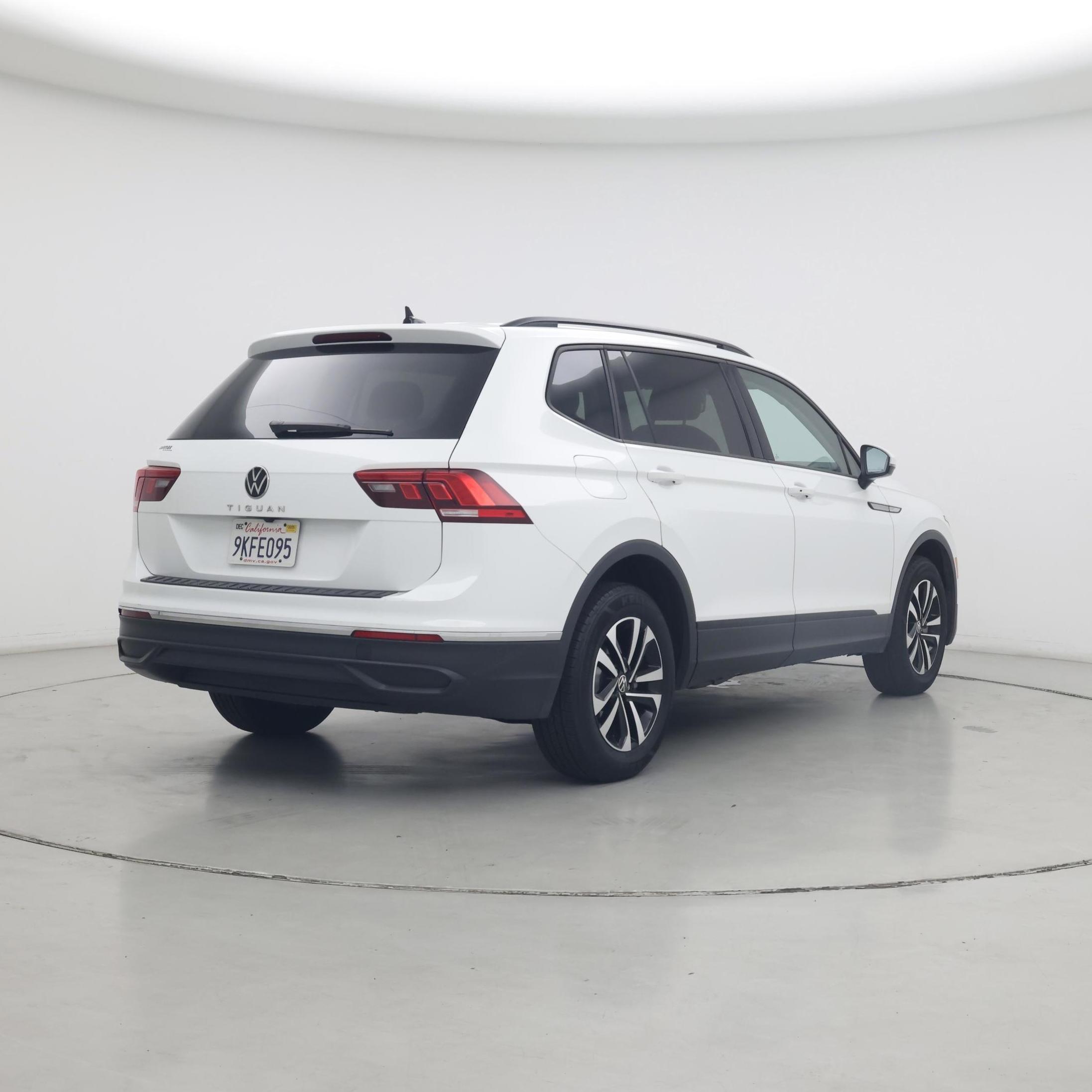 Thumbnail: 2023 Volkswagen Tiguan - 8