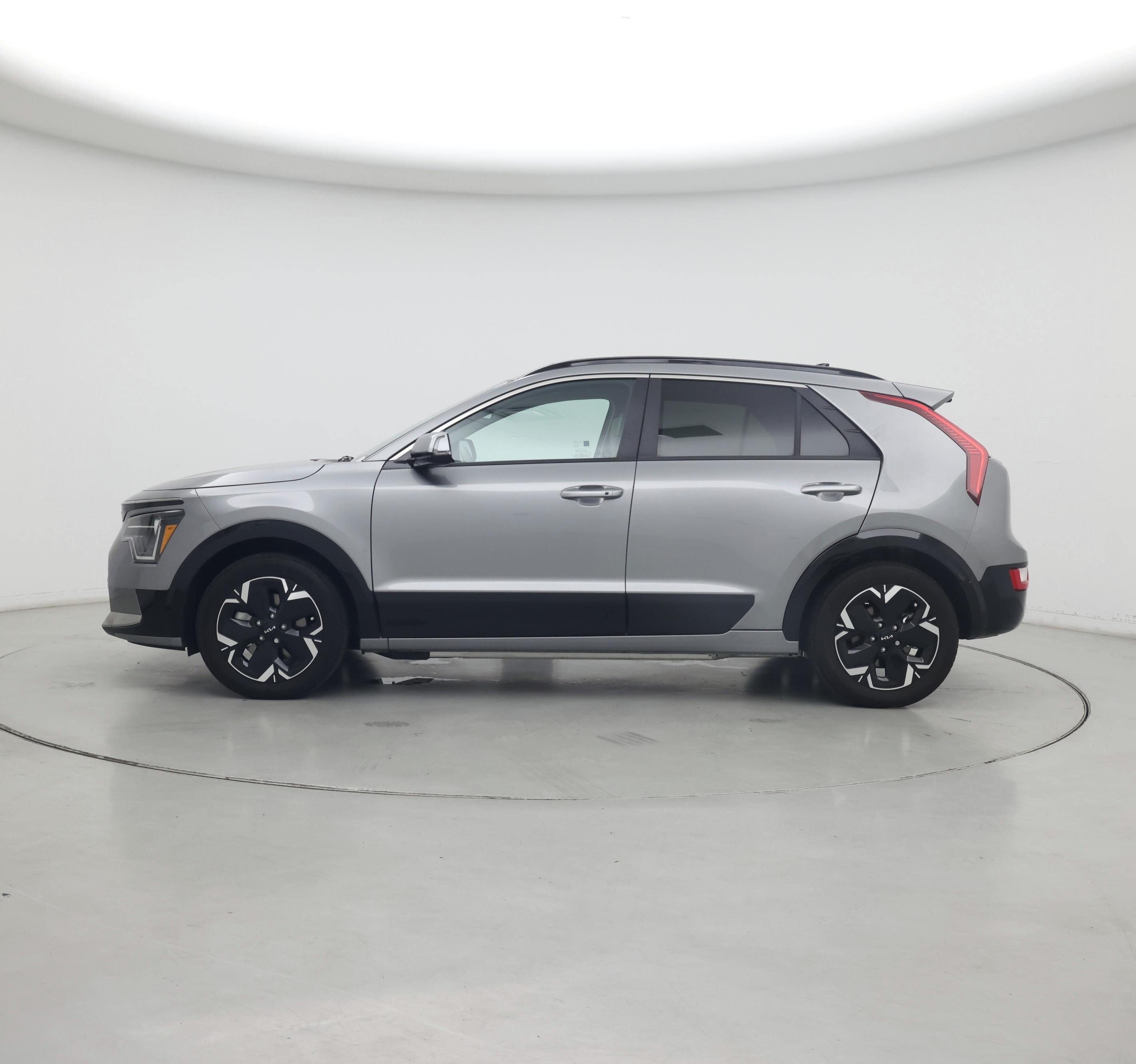 Thumbnail: 2023 Kia Niro - 3