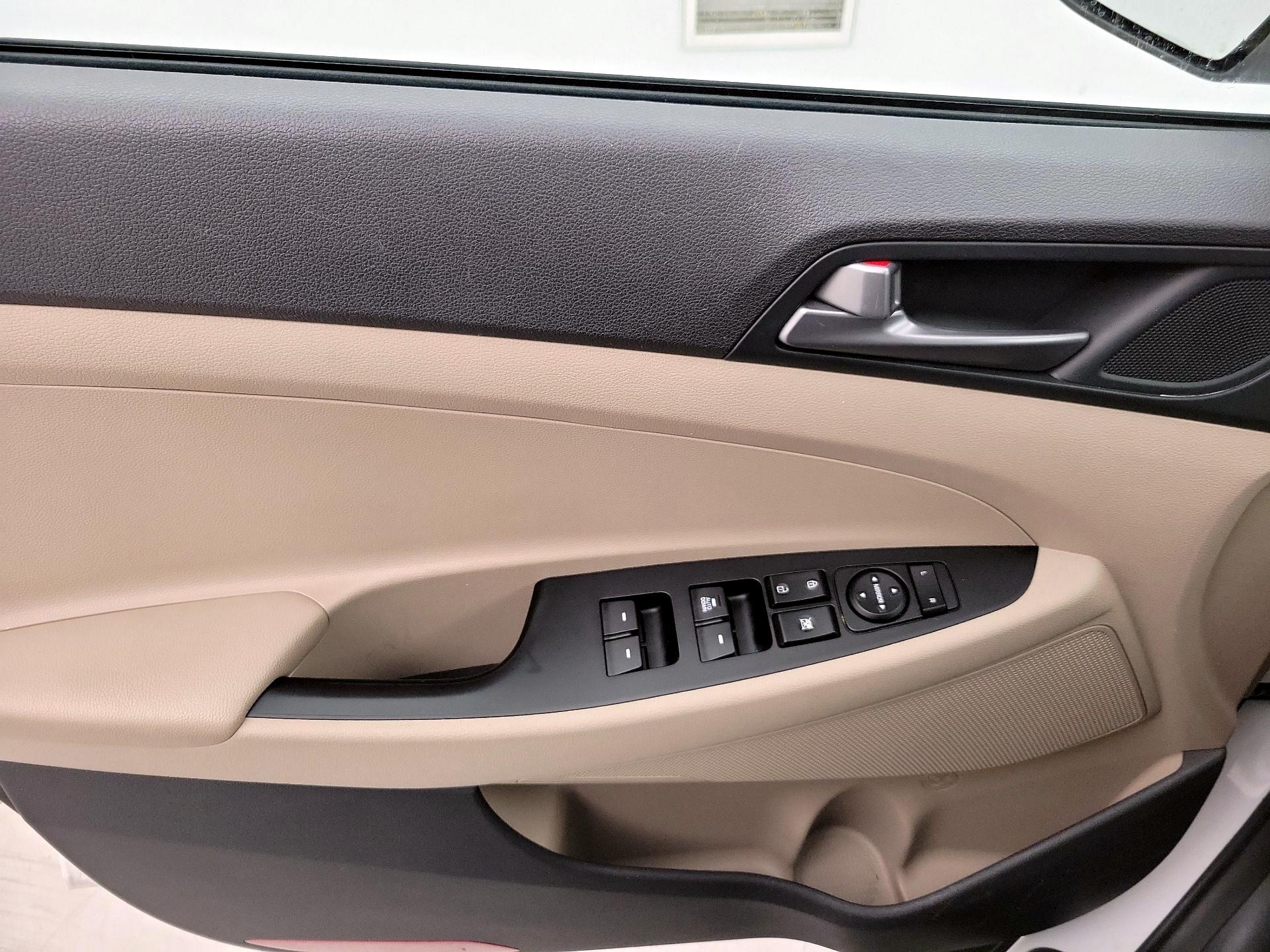 Thumbnail: 2016 Hyundai Tucson - 12