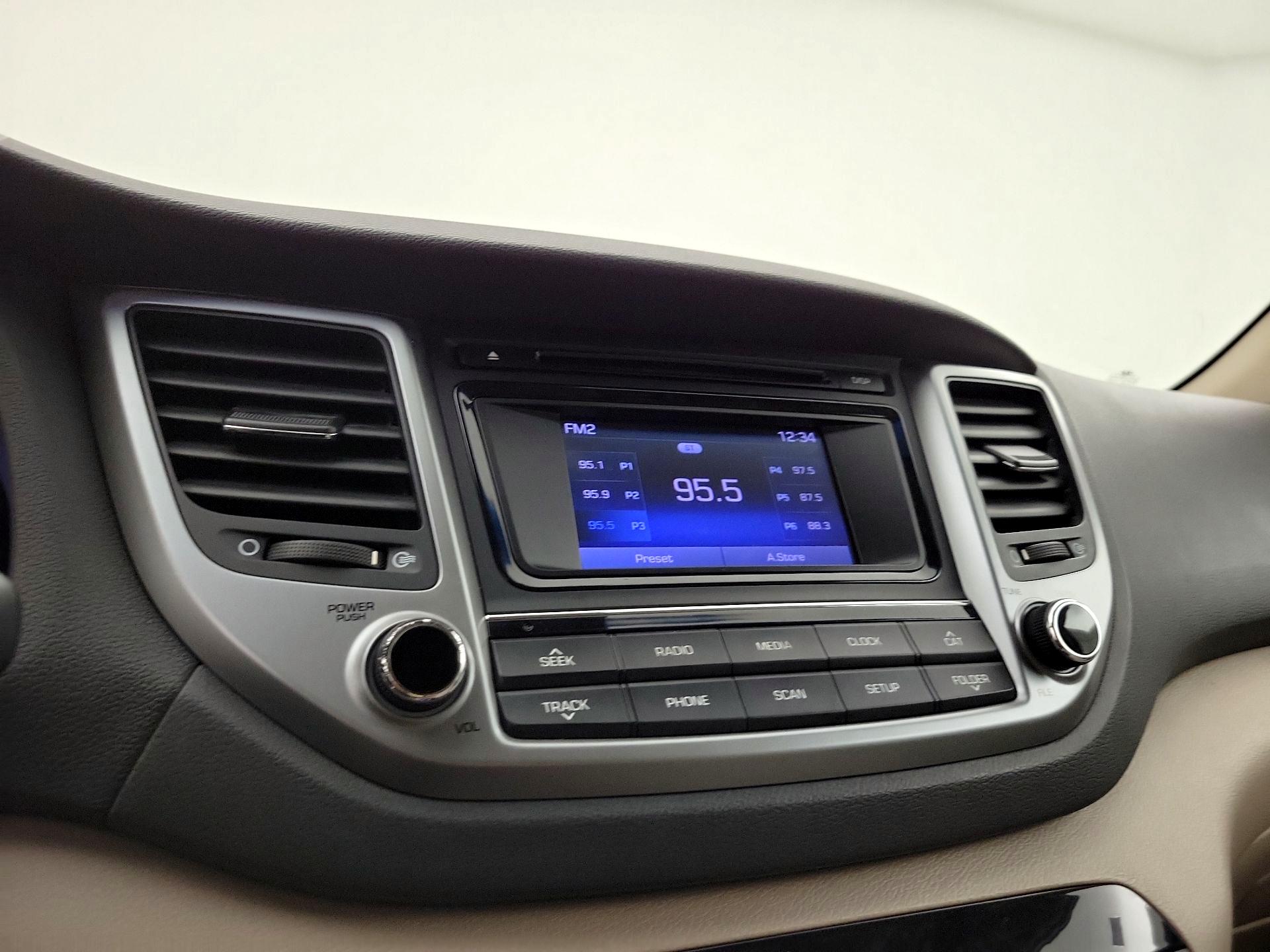 Thumbnail: 2016 Hyundai Tucson - 15