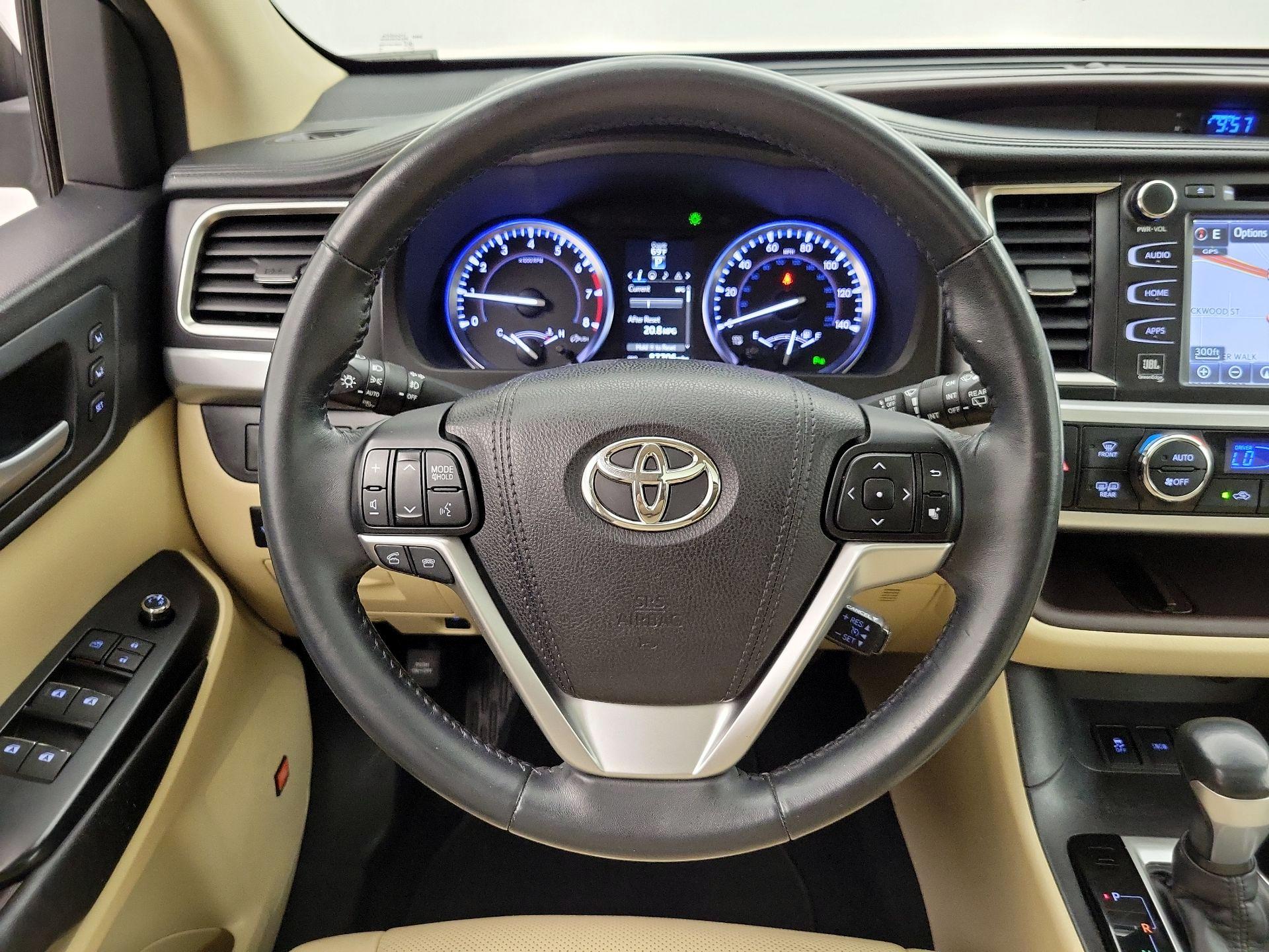 Thumbnail: 2016 Toyota Highlander - 10