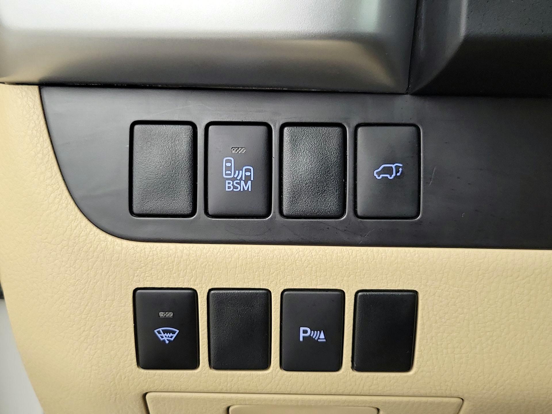 Thumbnail: 2016 Toyota Highlander - 13