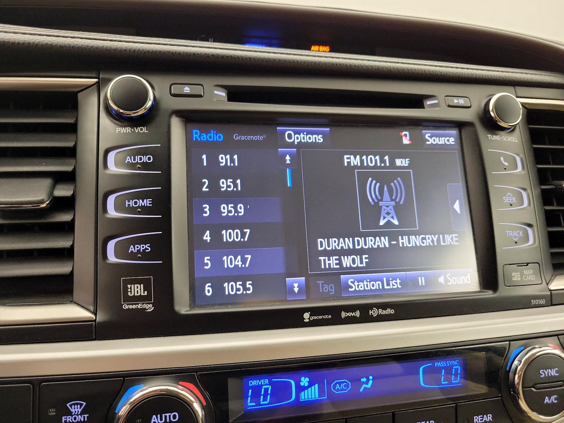 Thumbnail: 2016 Toyota Highlander - 16